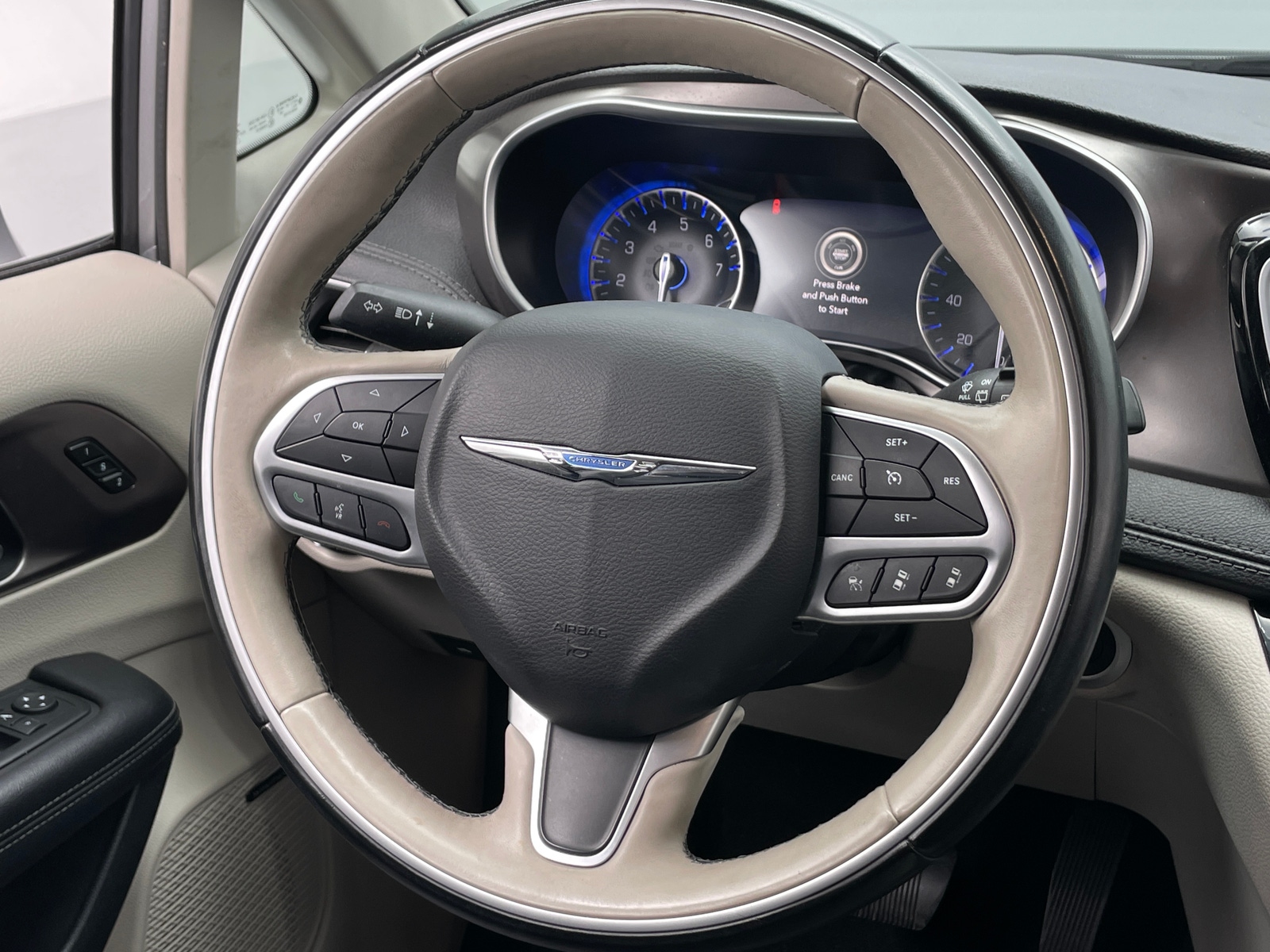 Thumbnail: 2018 Chrysler Pacifica - 5