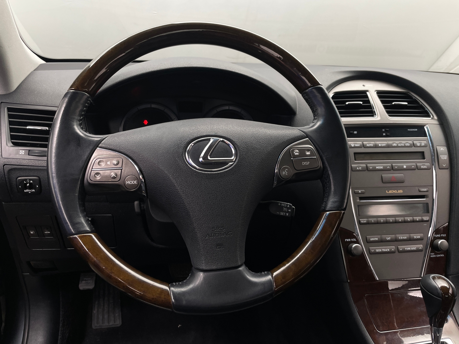 Thumbnail: 2011 Lexus ES - 4