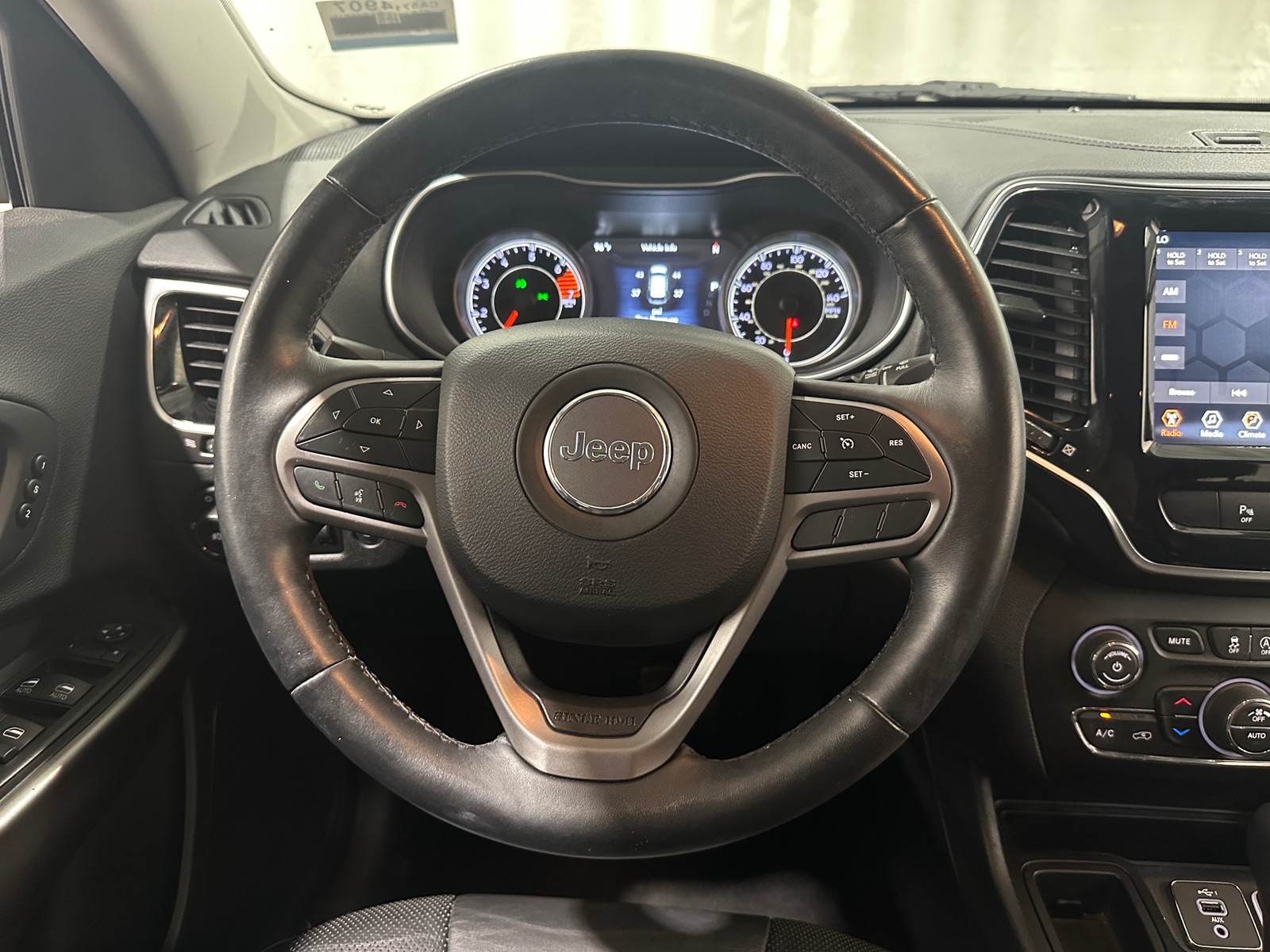 Thumbnail: 2019 Jeep Cherokee - 4