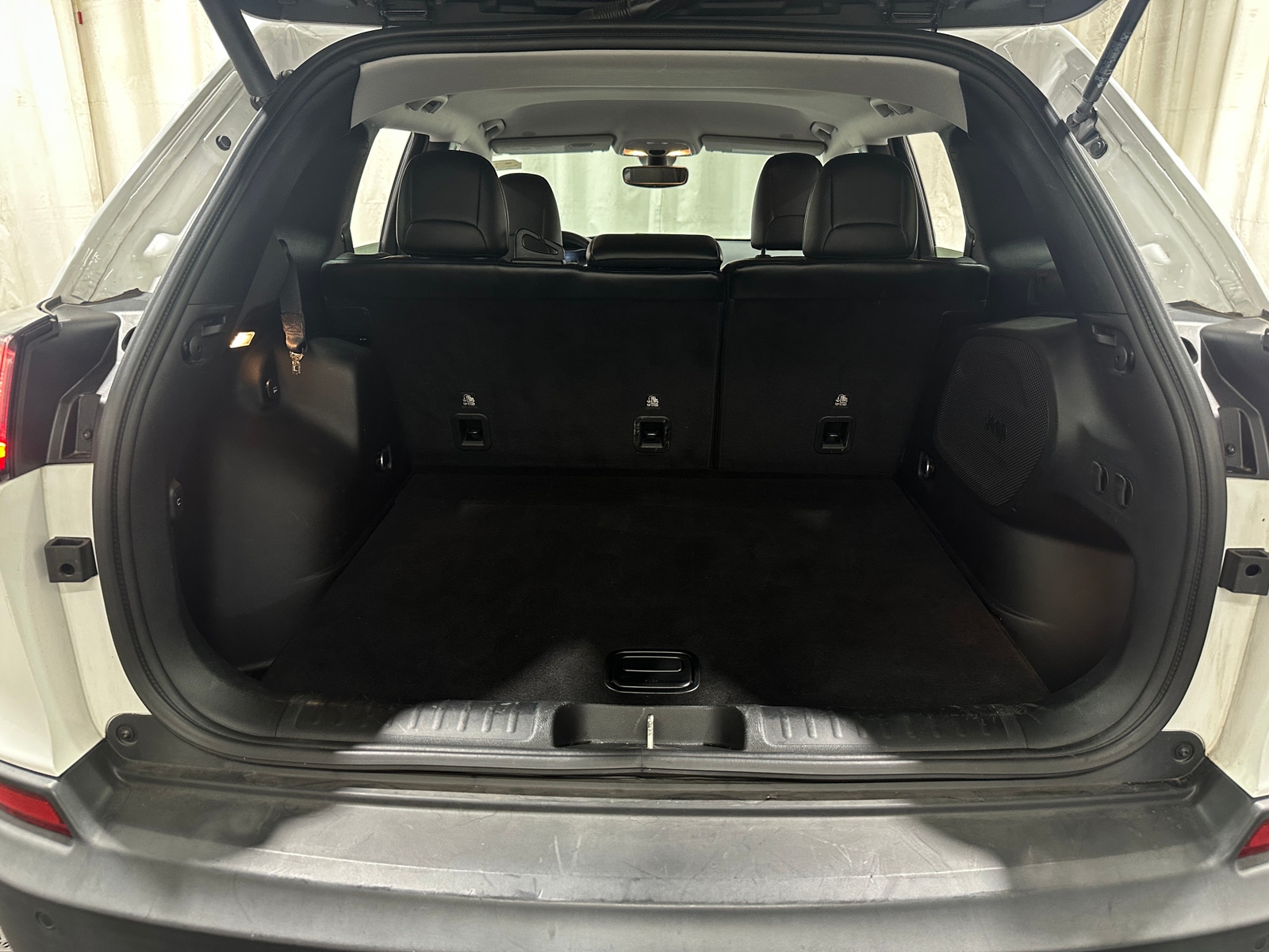 Thumbnail: 2019 Jeep Cherokee - 6