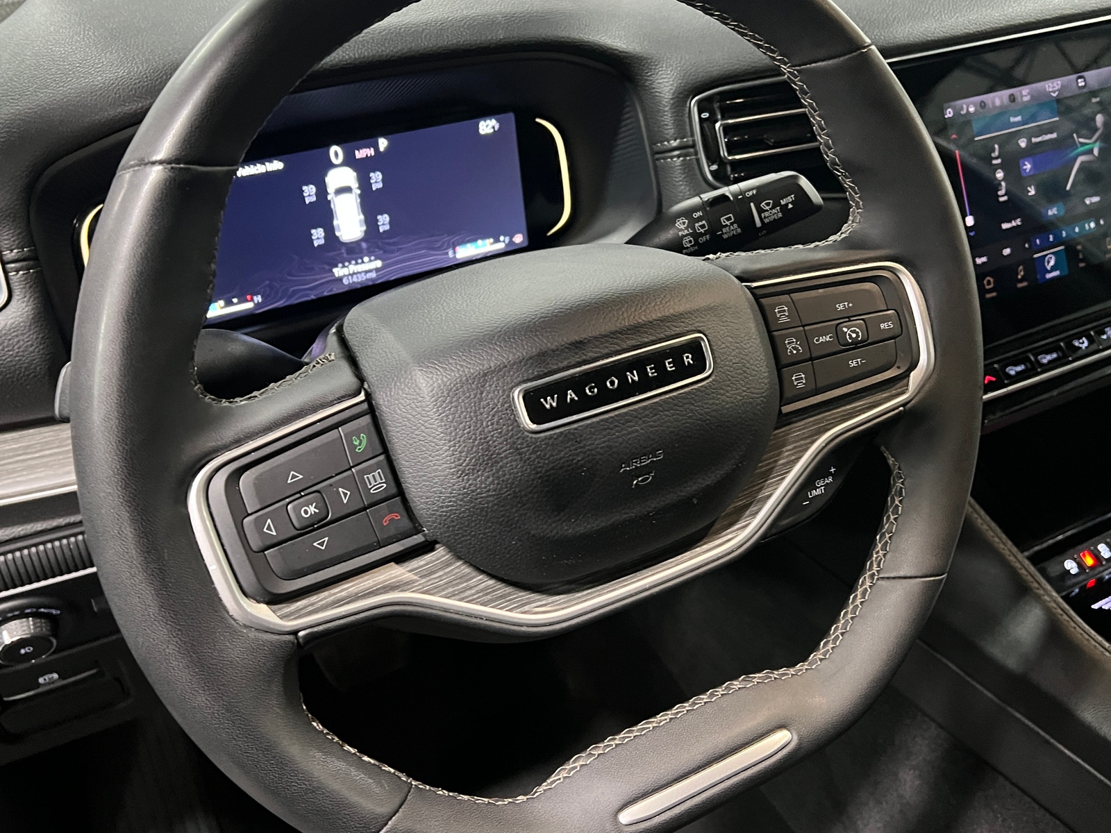 Thumbnail: 2024 Jeep Wagoneer - 4