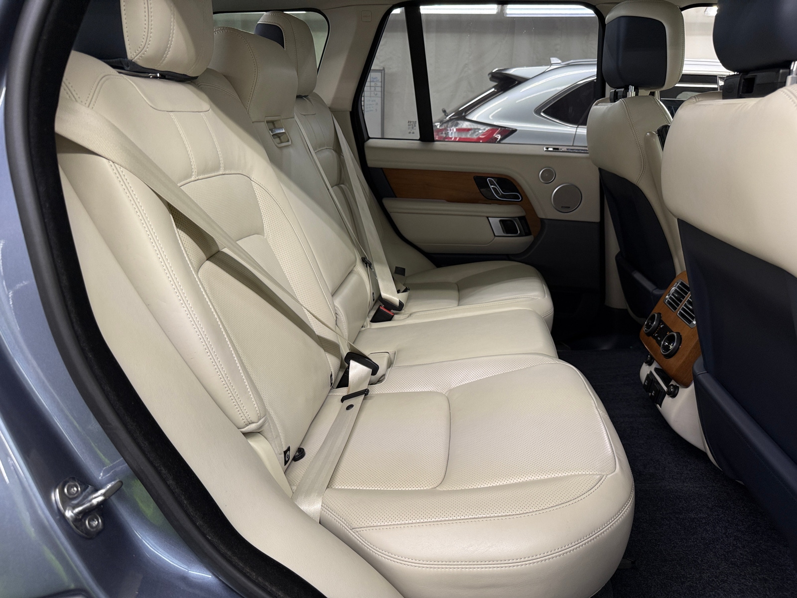 Thumbnail: 2020 Land Rover Range Rover - 5