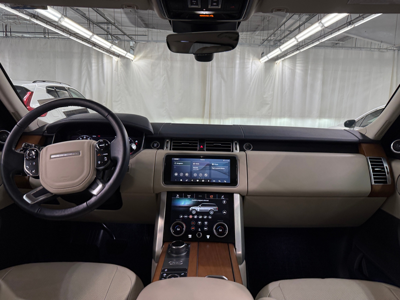 Thumbnail: 2020 Land Rover Range Rover - 2