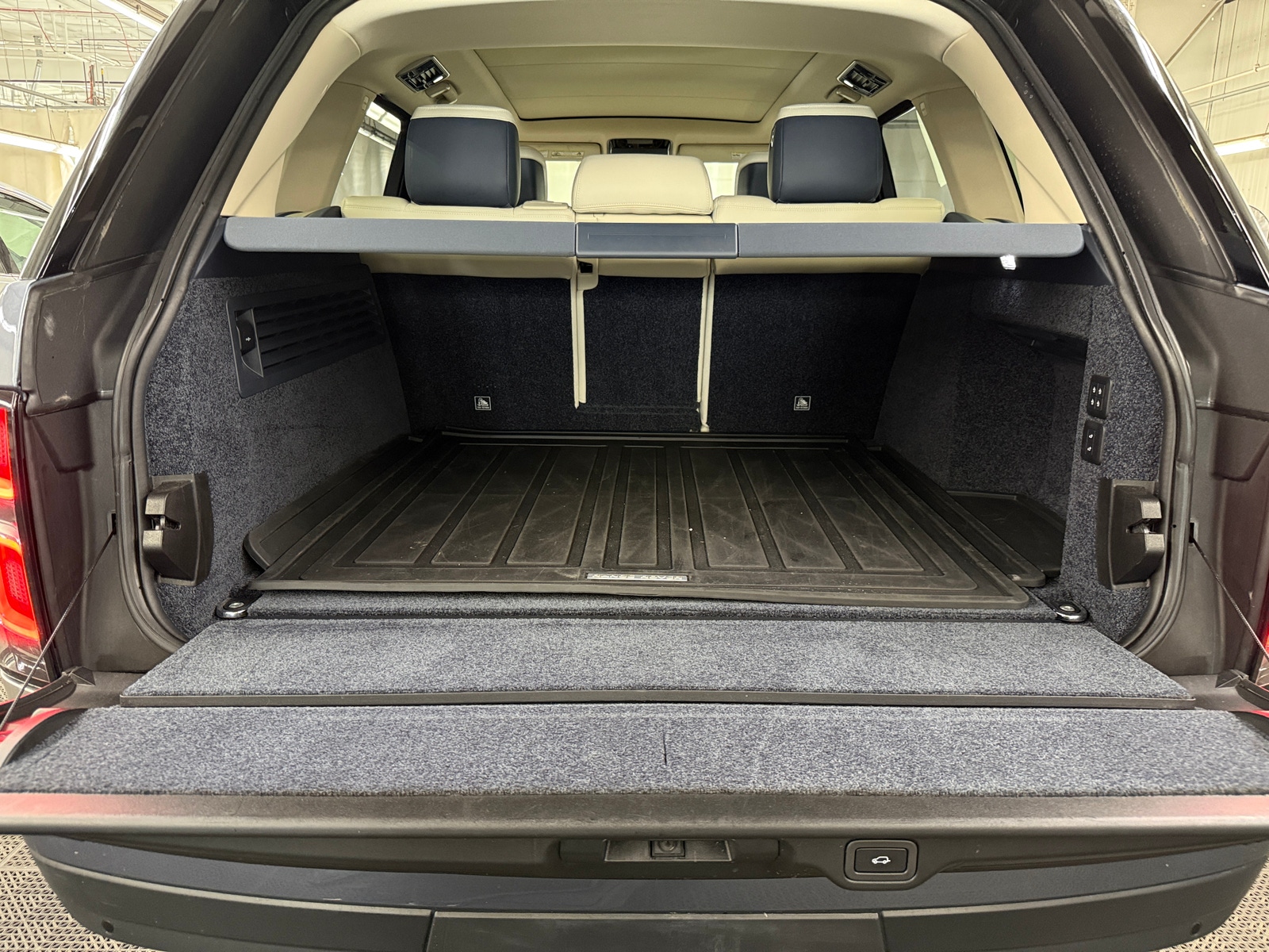 Thumbnail: 2020 Land Rover Range Rover - 6
