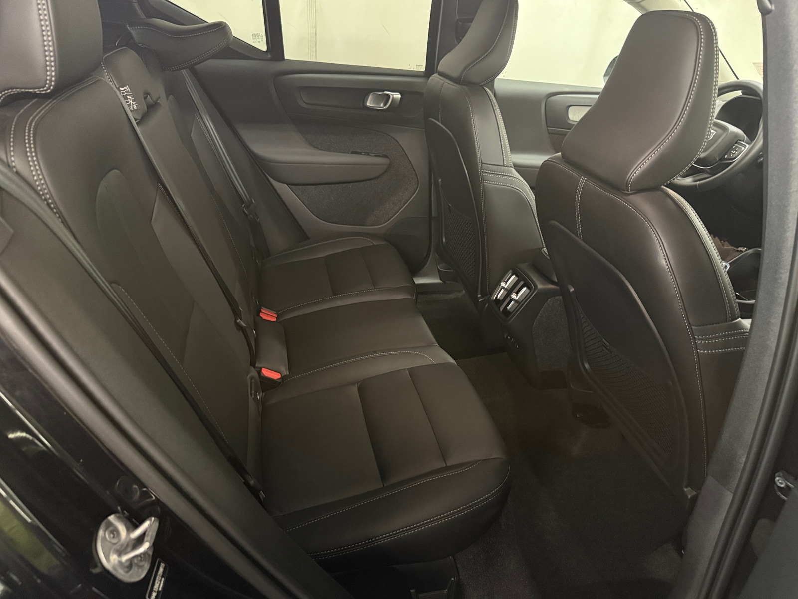 Thumbnail: 2026 Volvo XC40 - 6