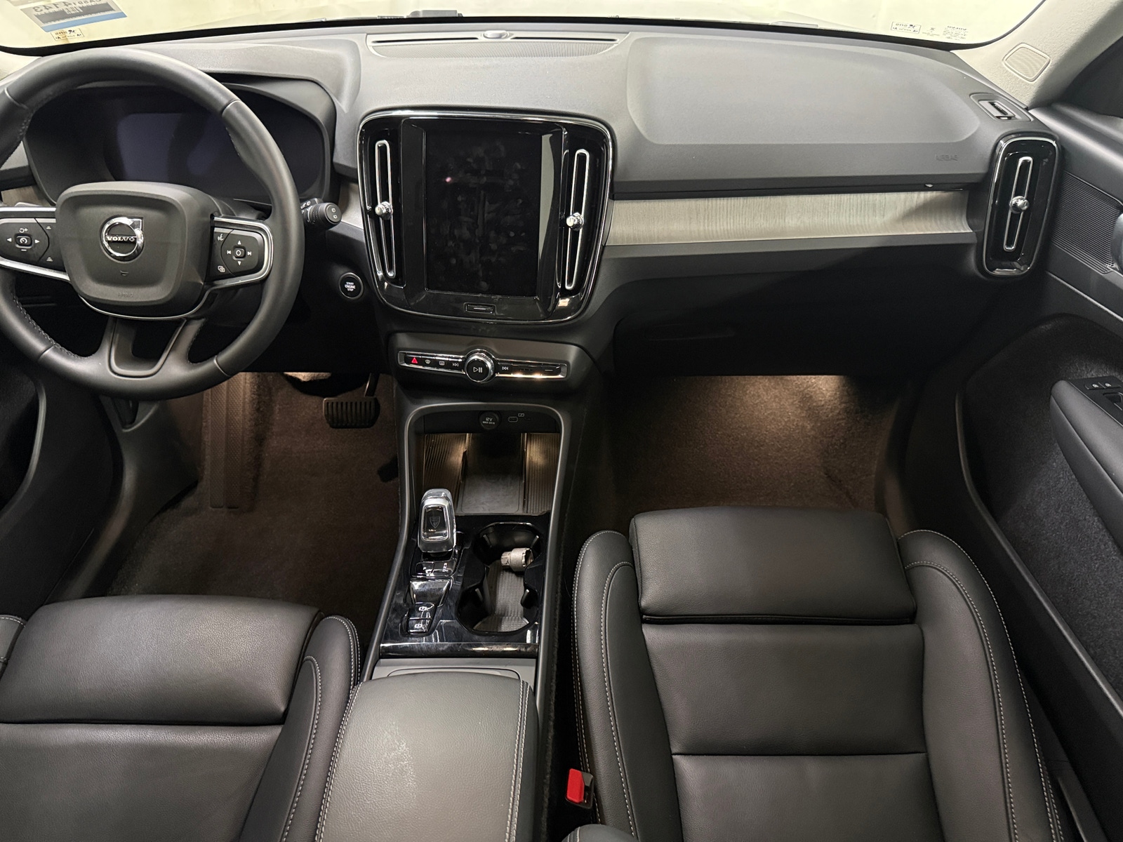 Thumbnail: 2026 Volvo XC40 - 3