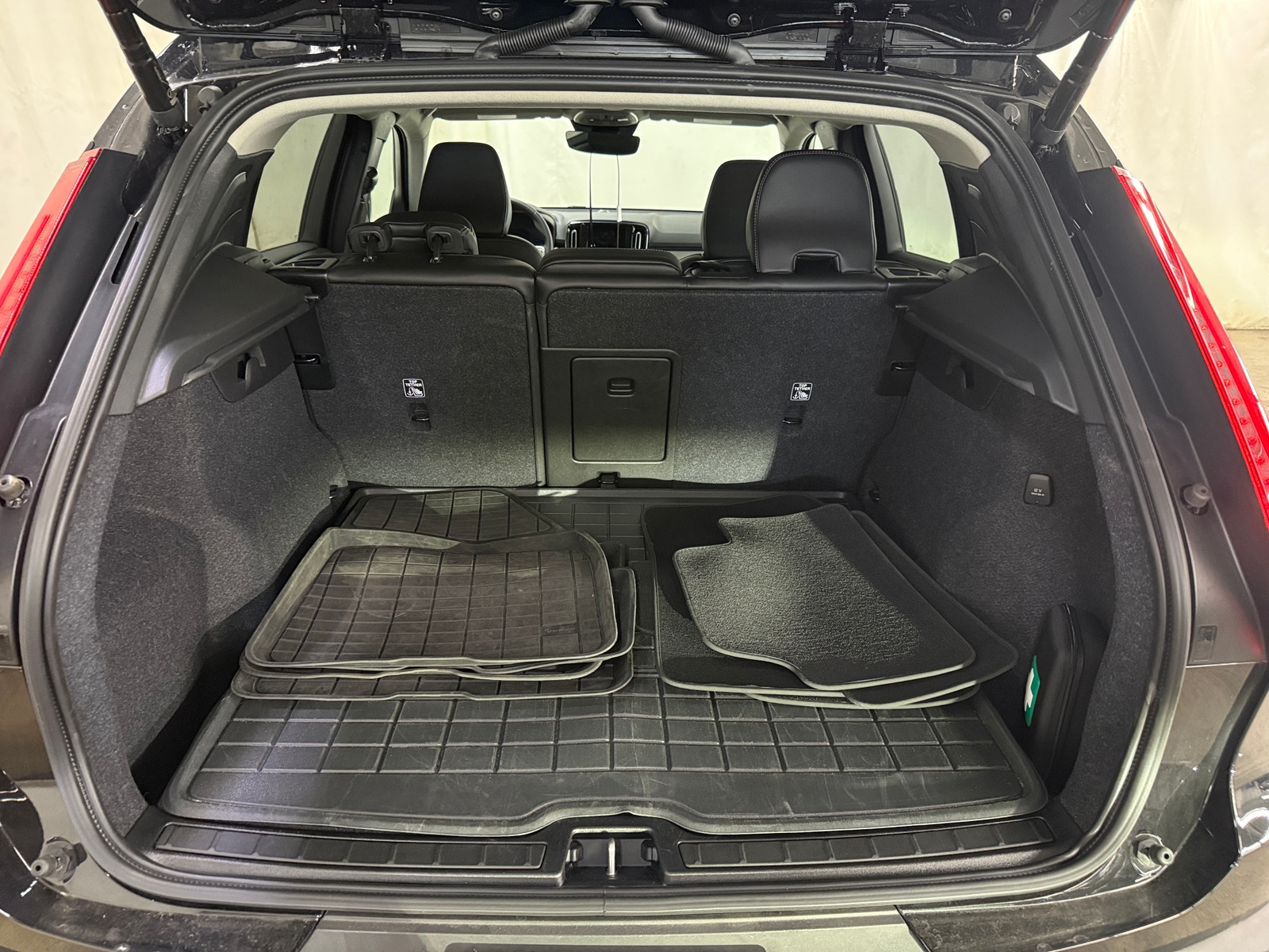 Thumbnail: 2026 Volvo XC40 - 7