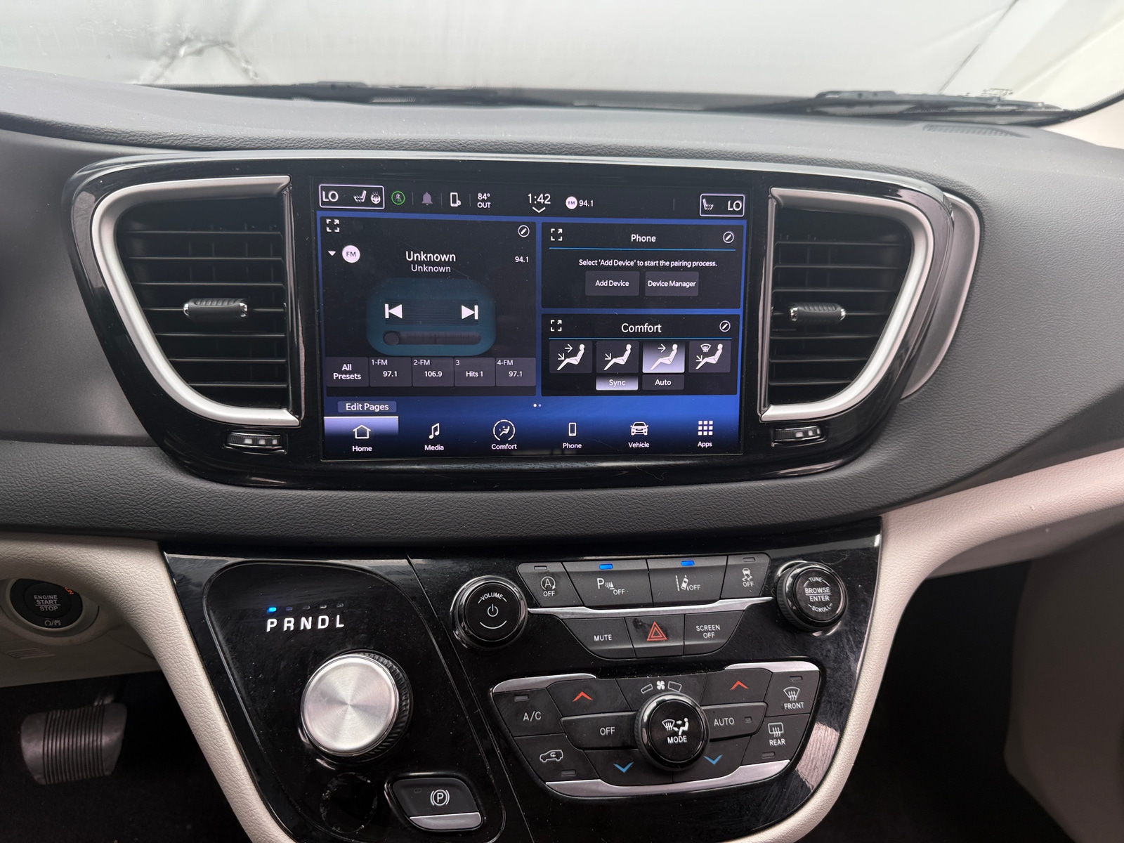 Thumbnail: 2024 Chrysler Pacifica - 3