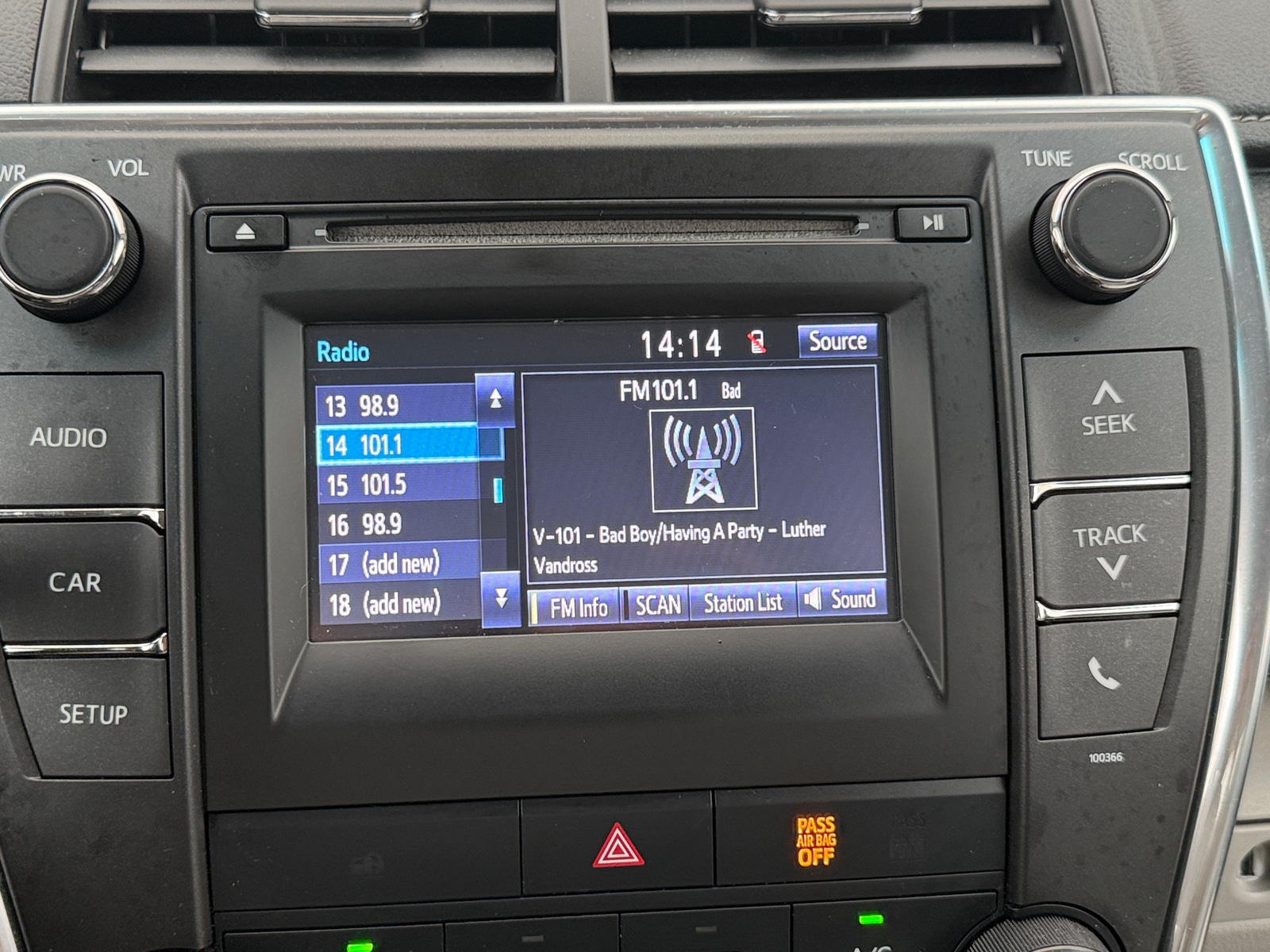 Thumbnail: 2015 Toyota Camry - 4