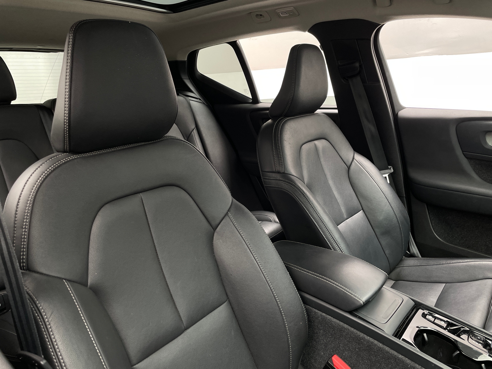 Thumbnail: 2024 Volvo XC40 - 2