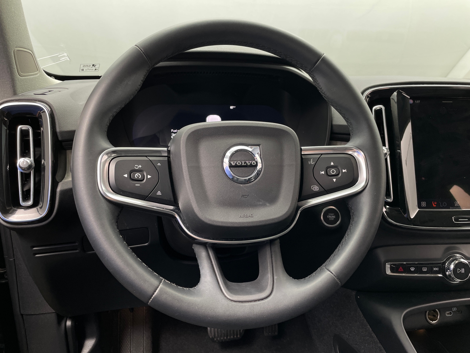 Thumbnail: 2024 Volvo XC40 - 5
