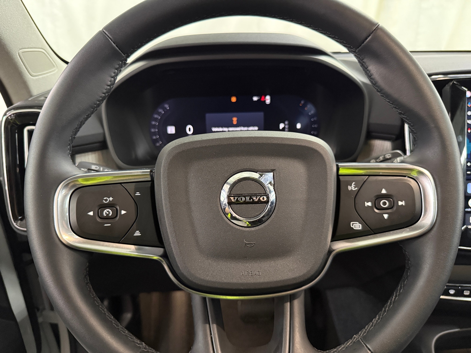 Thumbnail: 2026 Volvo XC40 - 5