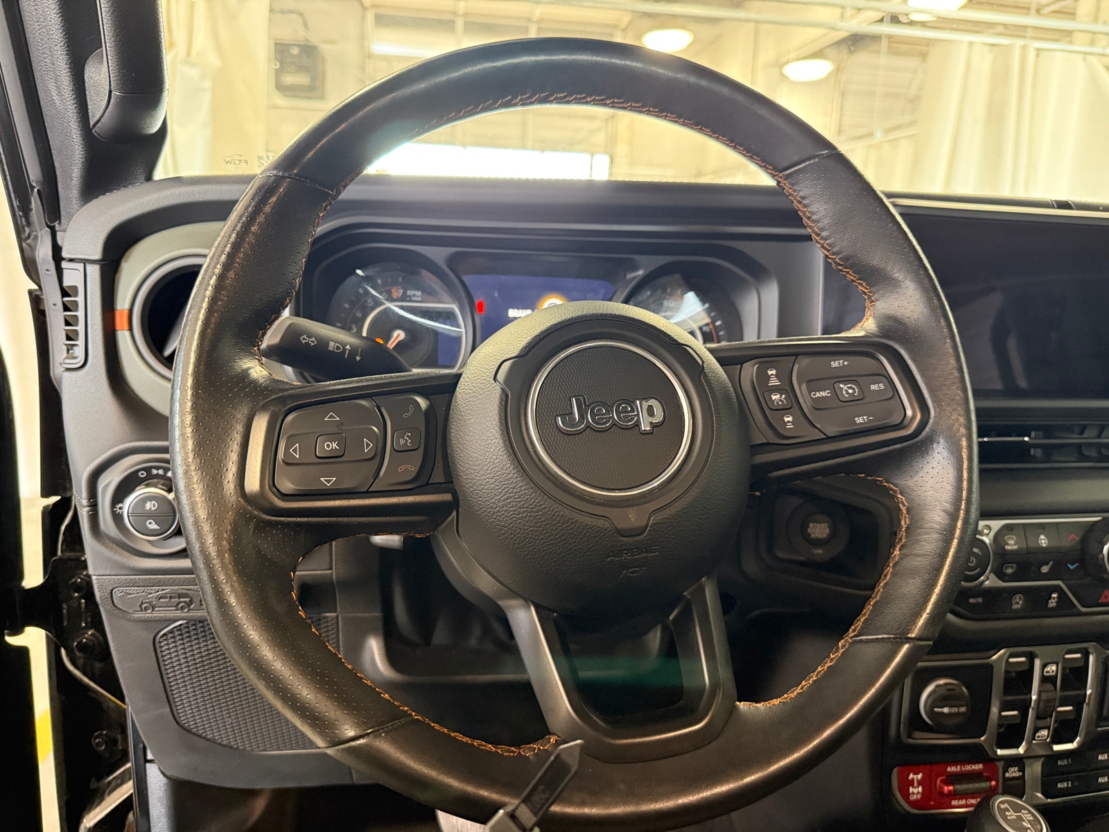 Thumbnail: 2024 Jeep Gladiator - 4
