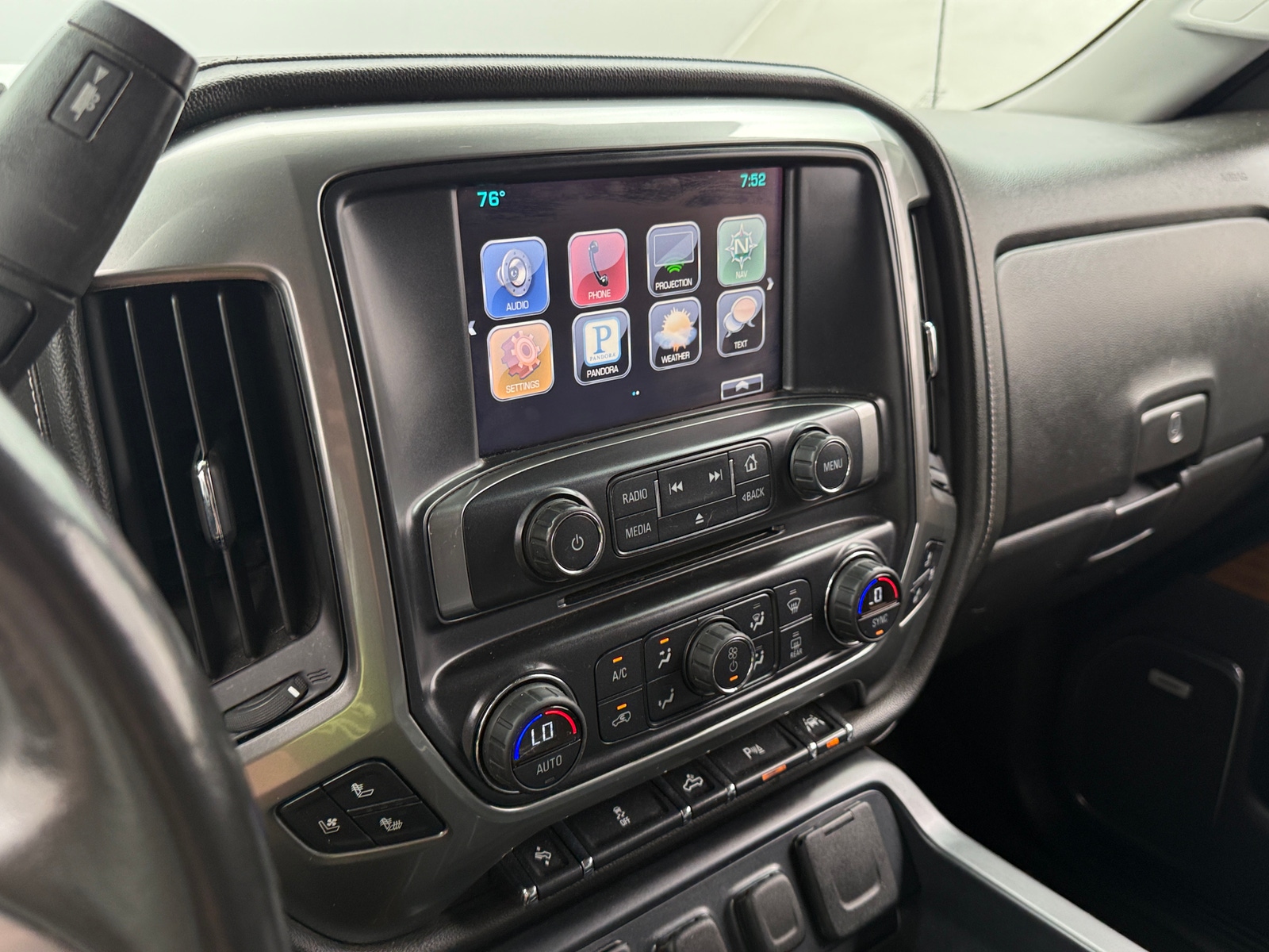 Thumbnail: 2016 Chevrolet Silverado 1500 - 3