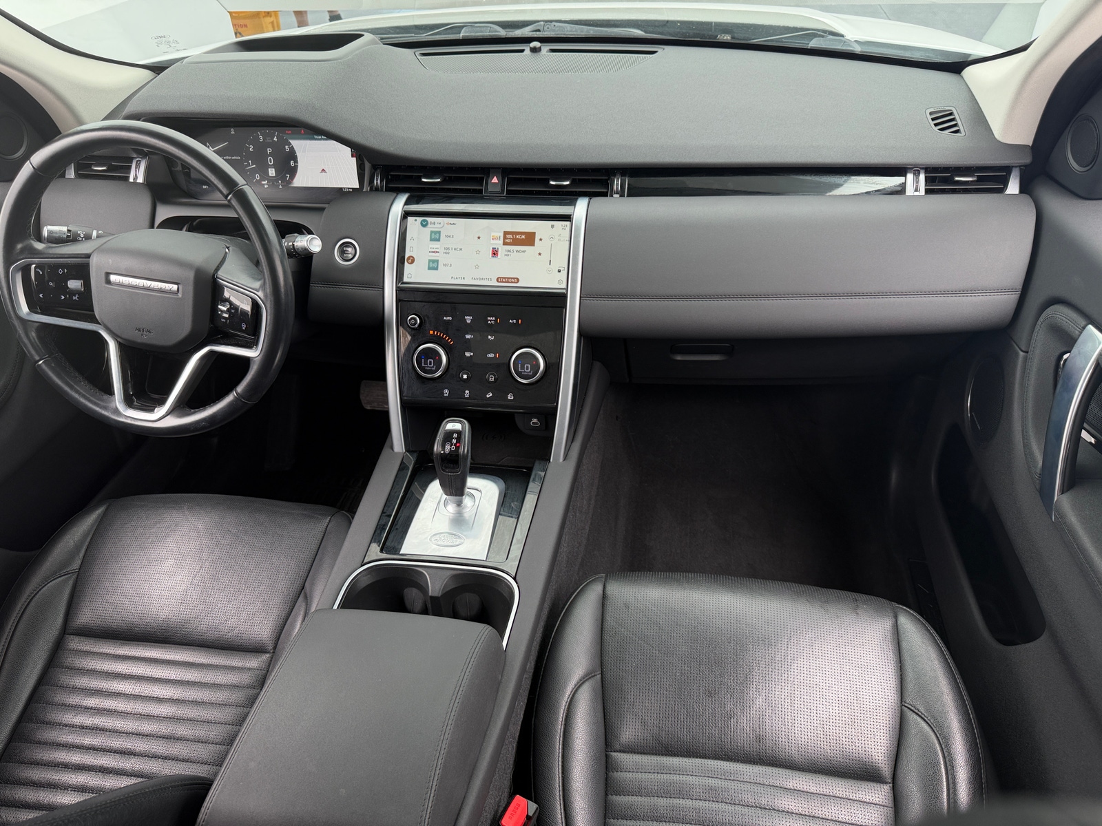 Thumbnail: 2022 Land Rover Discovery Sport - 2