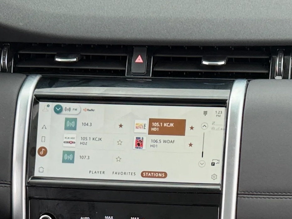 Thumbnail: 2022 Land Rover Discovery Sport - 3