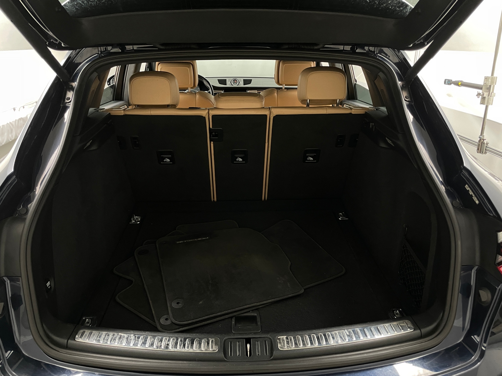 Thumbnail: 2017 Porsche Macan - 6