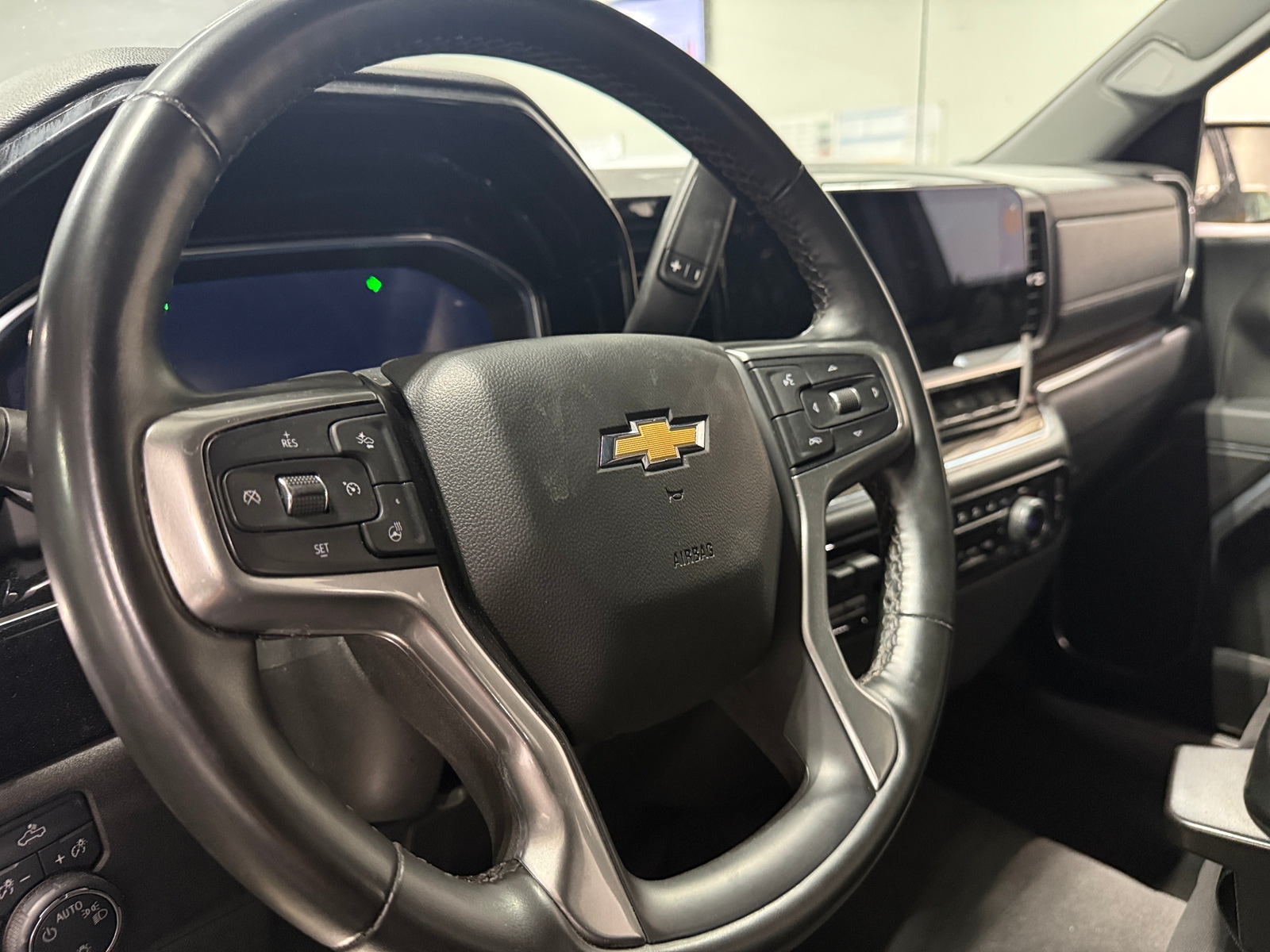 Thumbnail: 2025 Chevrolet Silverado 1500 - 5