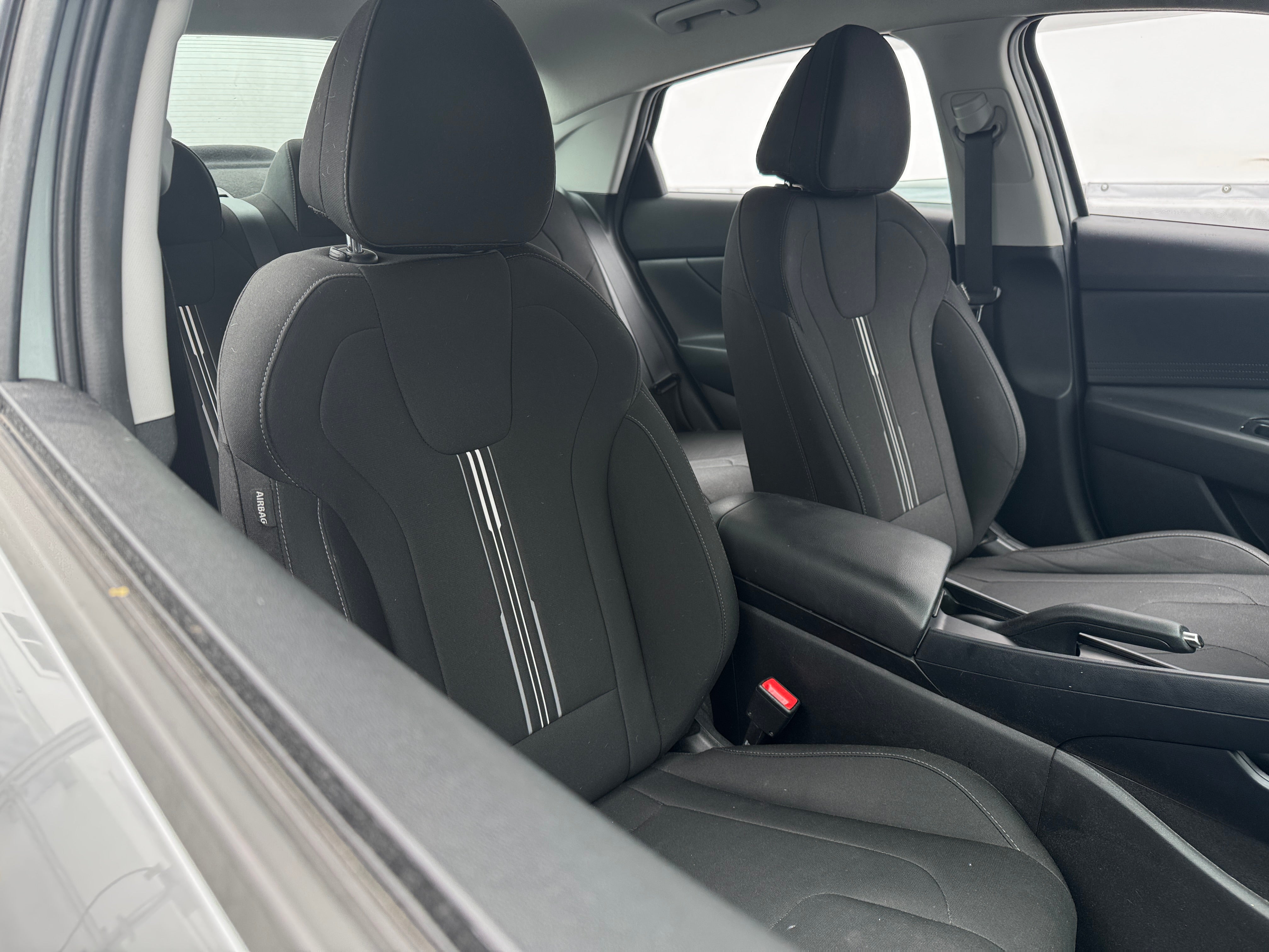 2022 Hyundai Elantra SEL - Photo 4