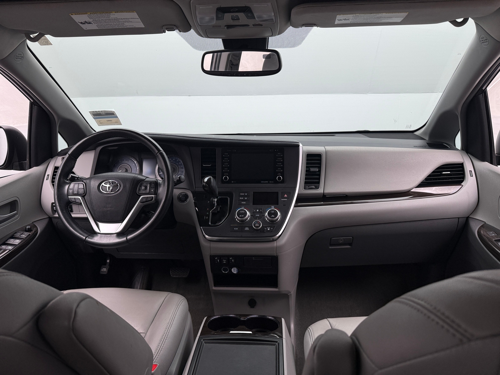 Thumbnail: 2018 Toyota Sienna - 3