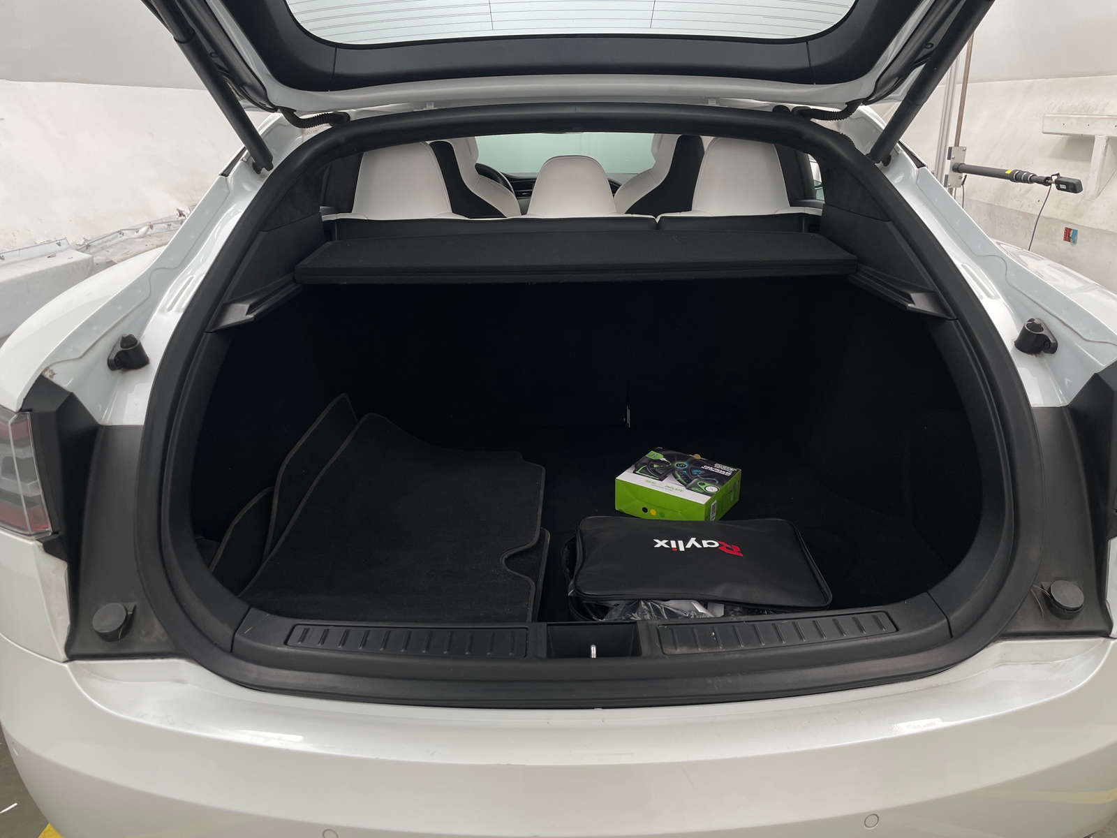 Thumbnail: 2018 Tesla Model S - 6