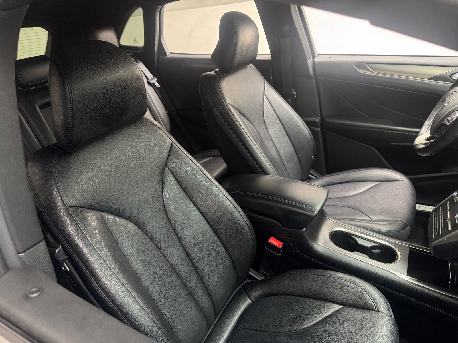 Thumbnail: 2015 Lincoln MKC - 2