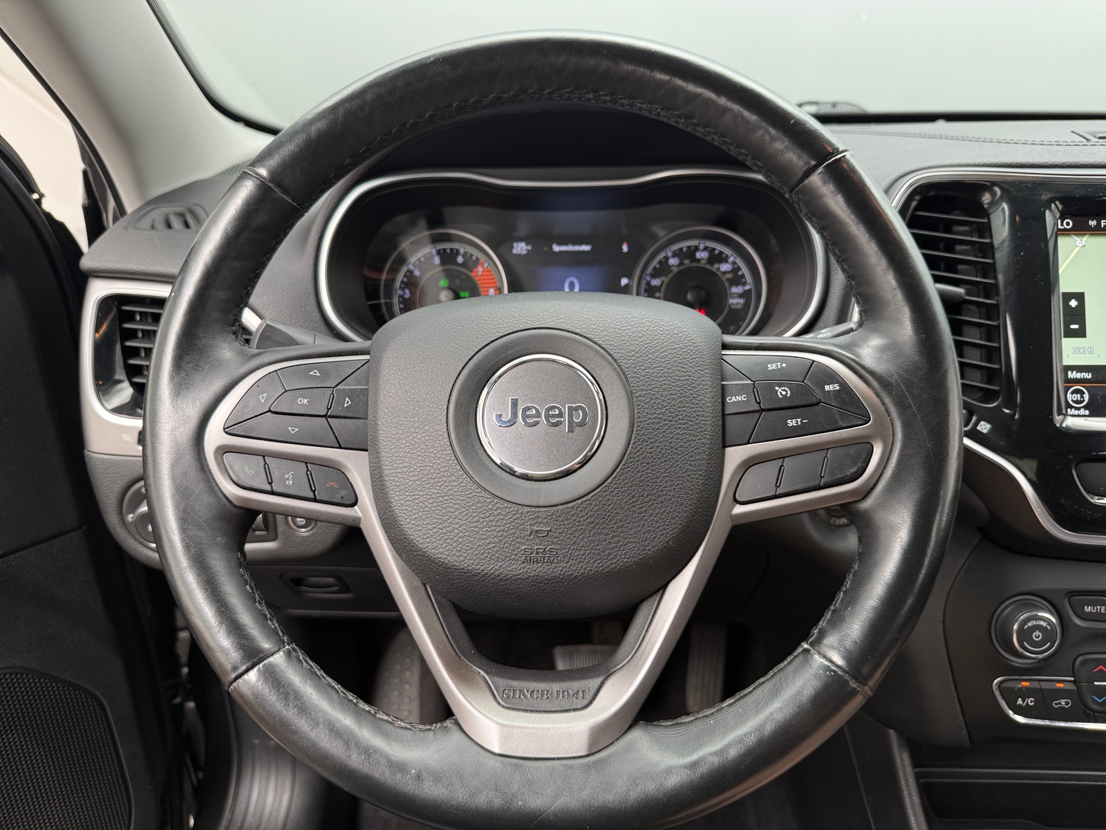 Thumbnail: 2019 Jeep Cherokee - 4