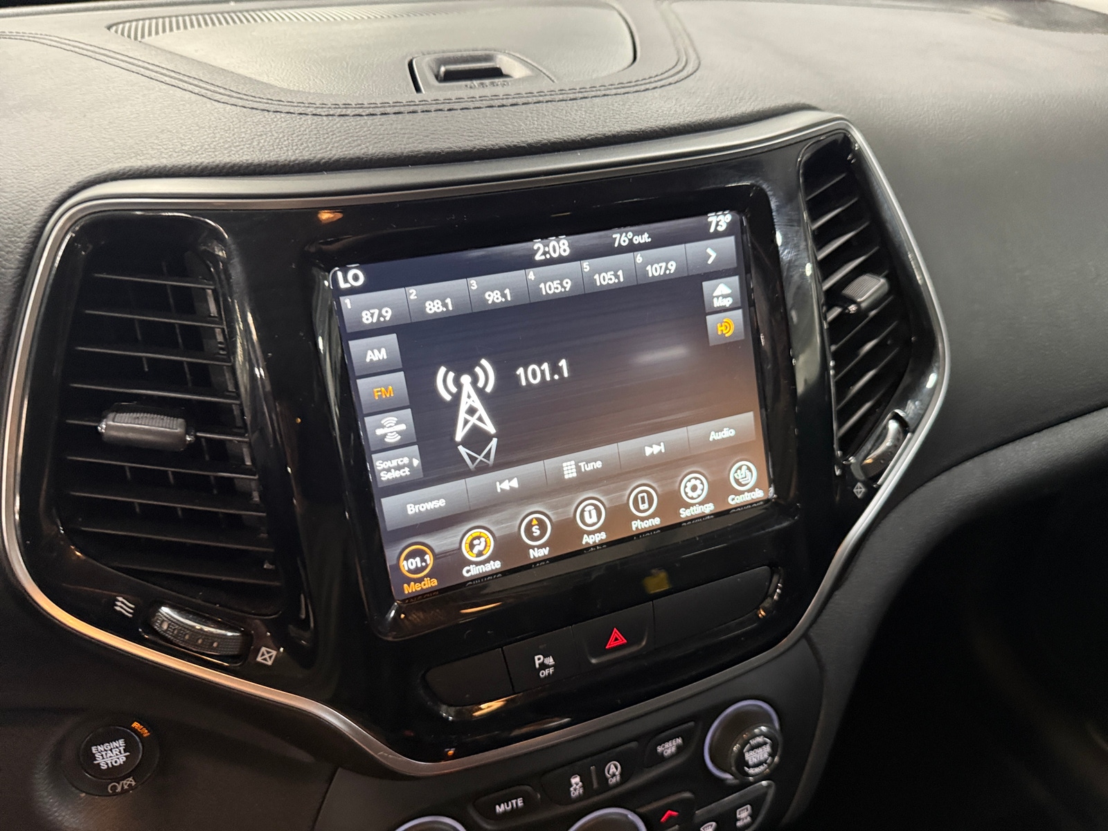 Thumbnail: 2019 Jeep Cherokee - 3