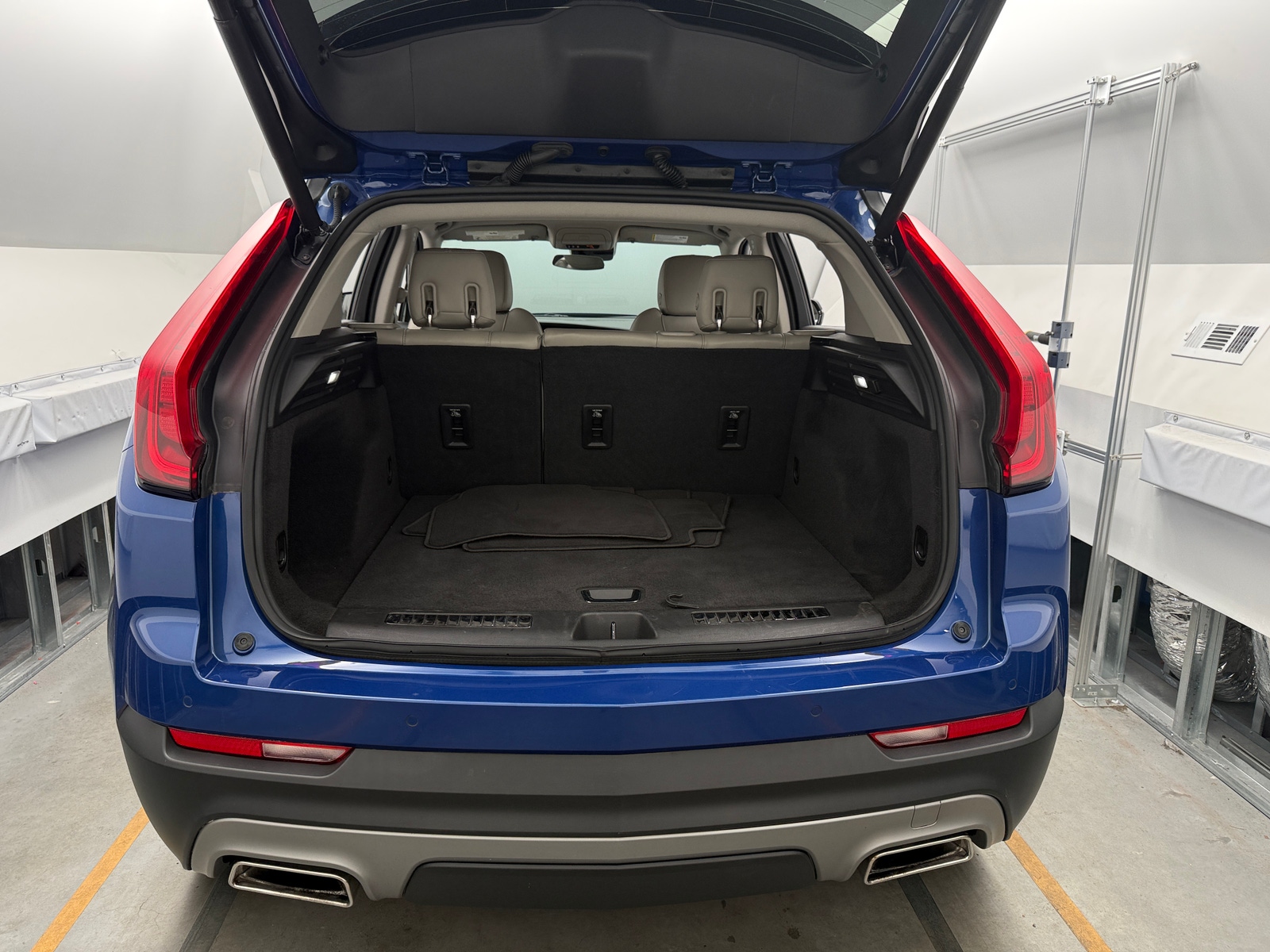 Thumbnail: 2023 Cadillac XT4 - 6