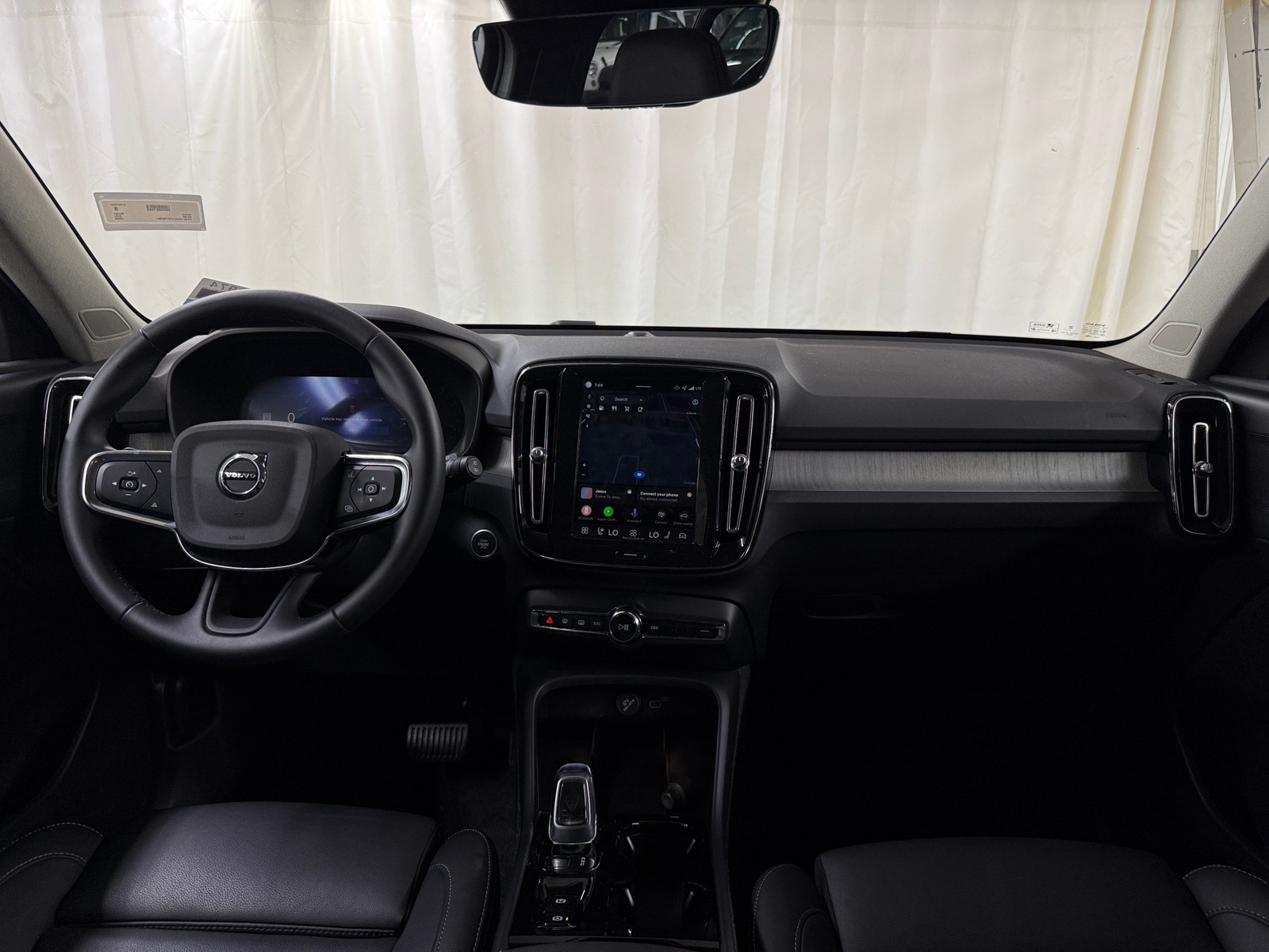 Thumbnail: 2026 Volvo XC40 - 2