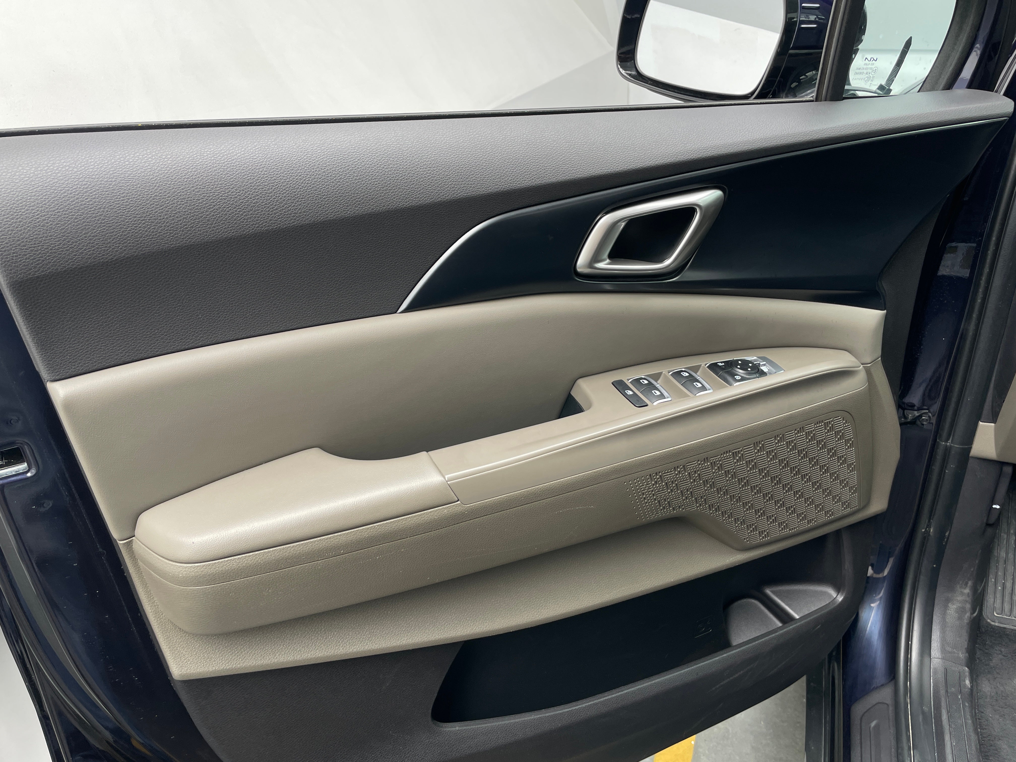 KNDNB5K32T6585038