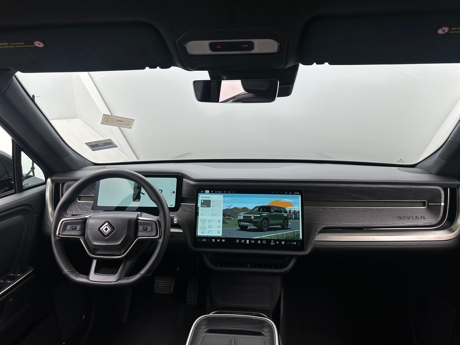 Thumbnail: 2025 Rivian R1S - 2