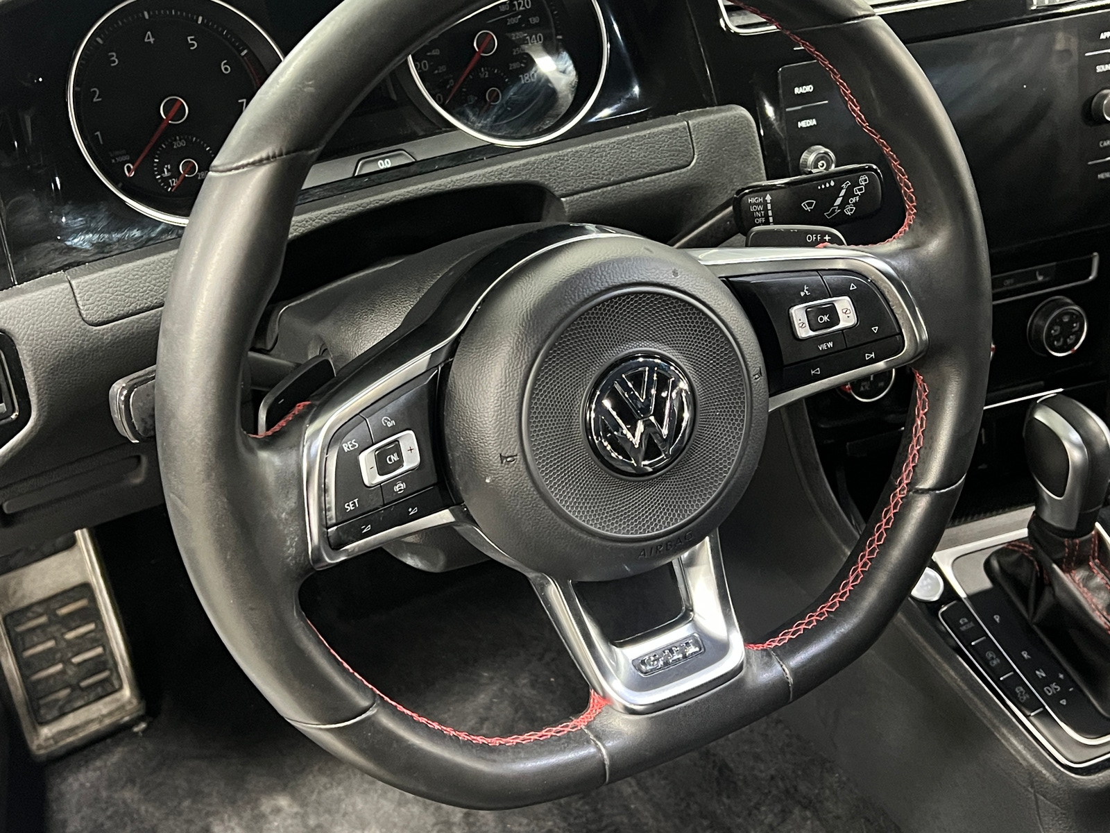 Thumbnail: 2020 Volkswagen Golf - 4