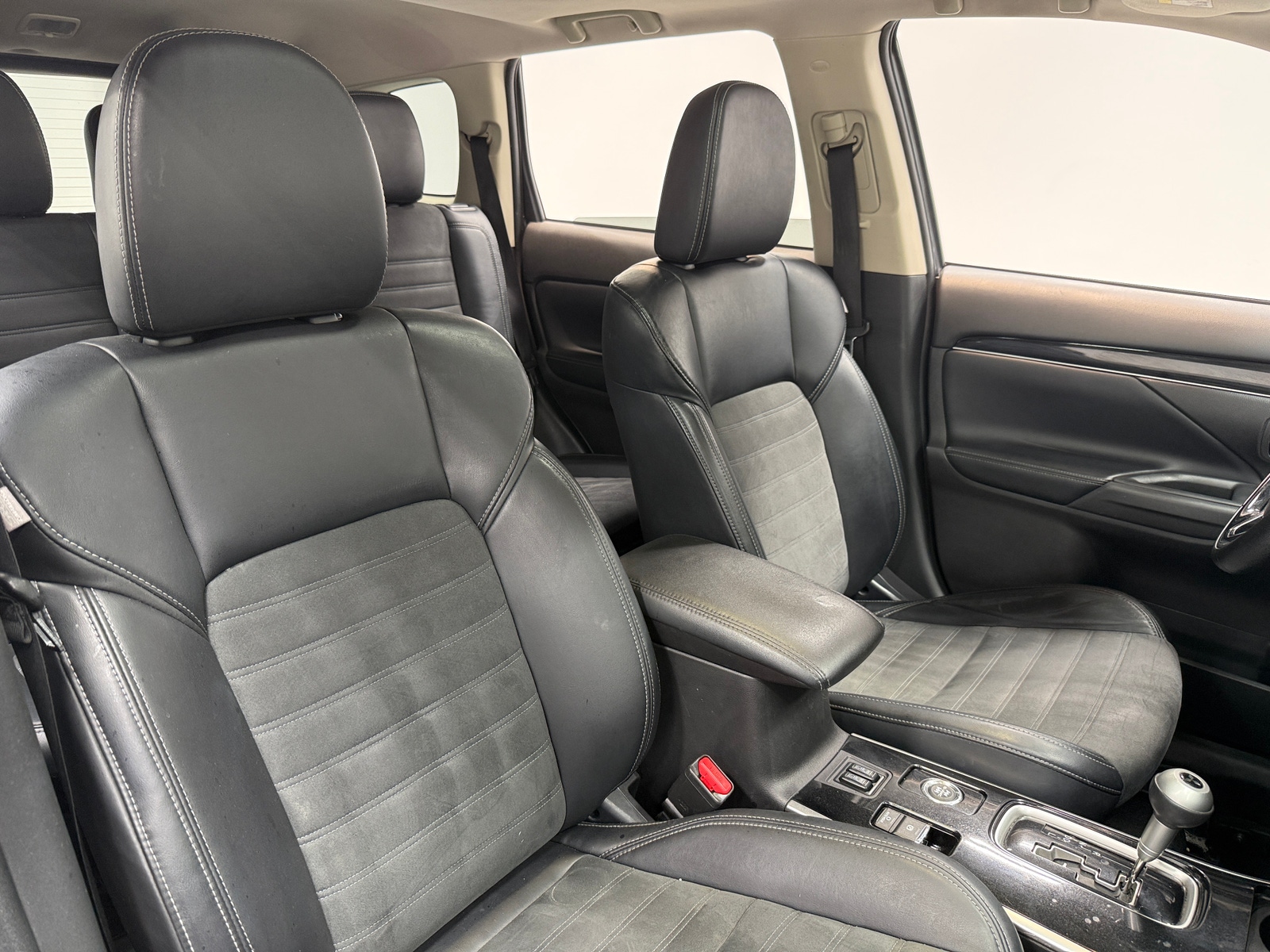 Thumbnail: 2019 Mitsubishi Outlander - 2