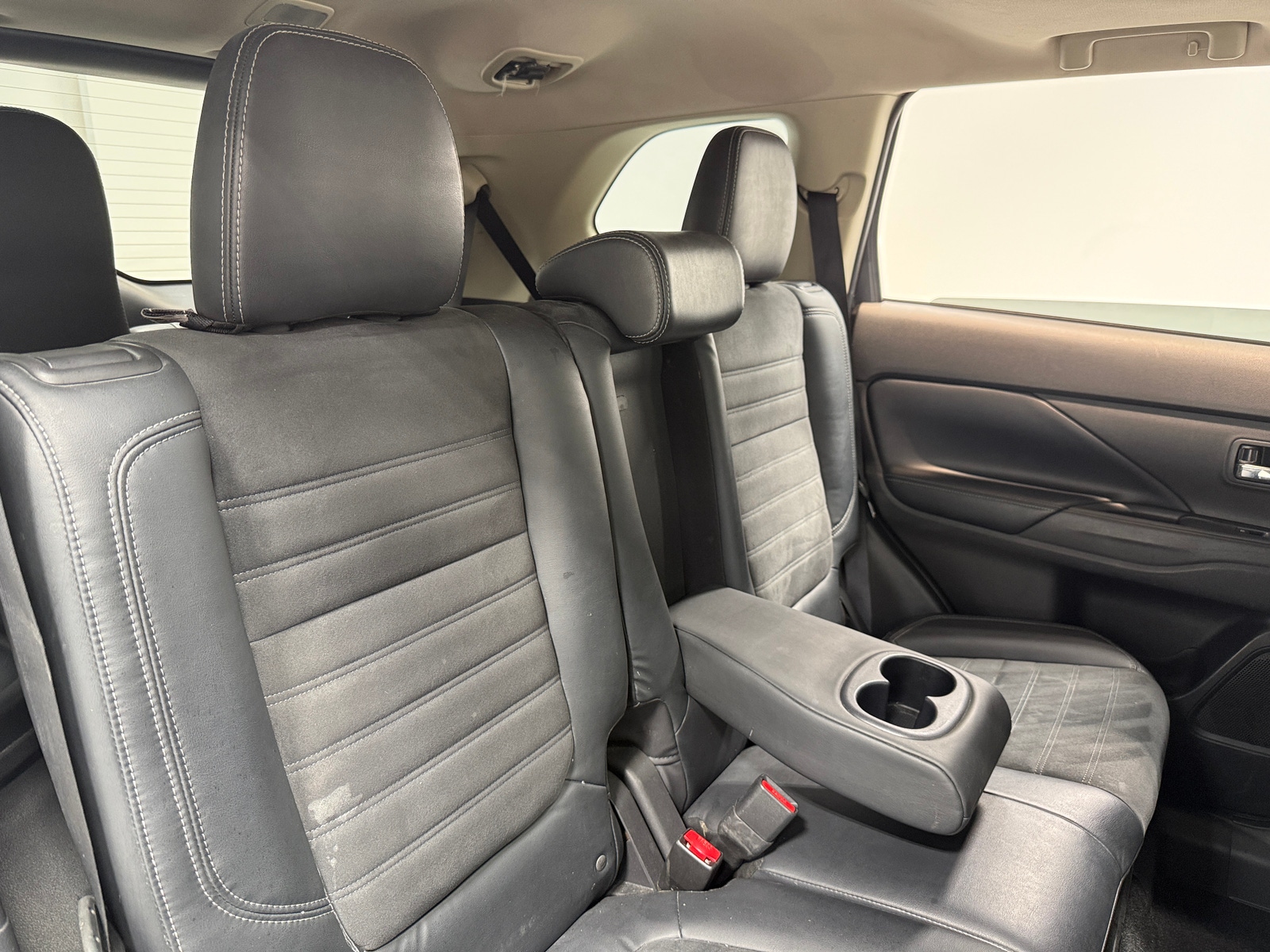 Thumbnail: 2019 Mitsubishi Outlander - 6