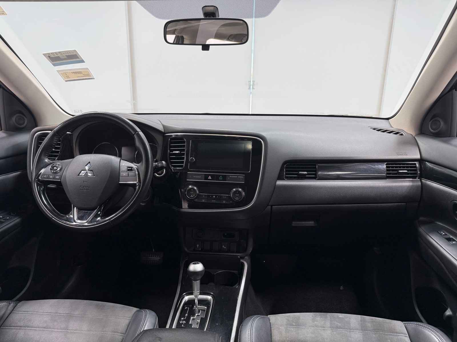 Thumbnail: 2019 Mitsubishi Outlander - 3