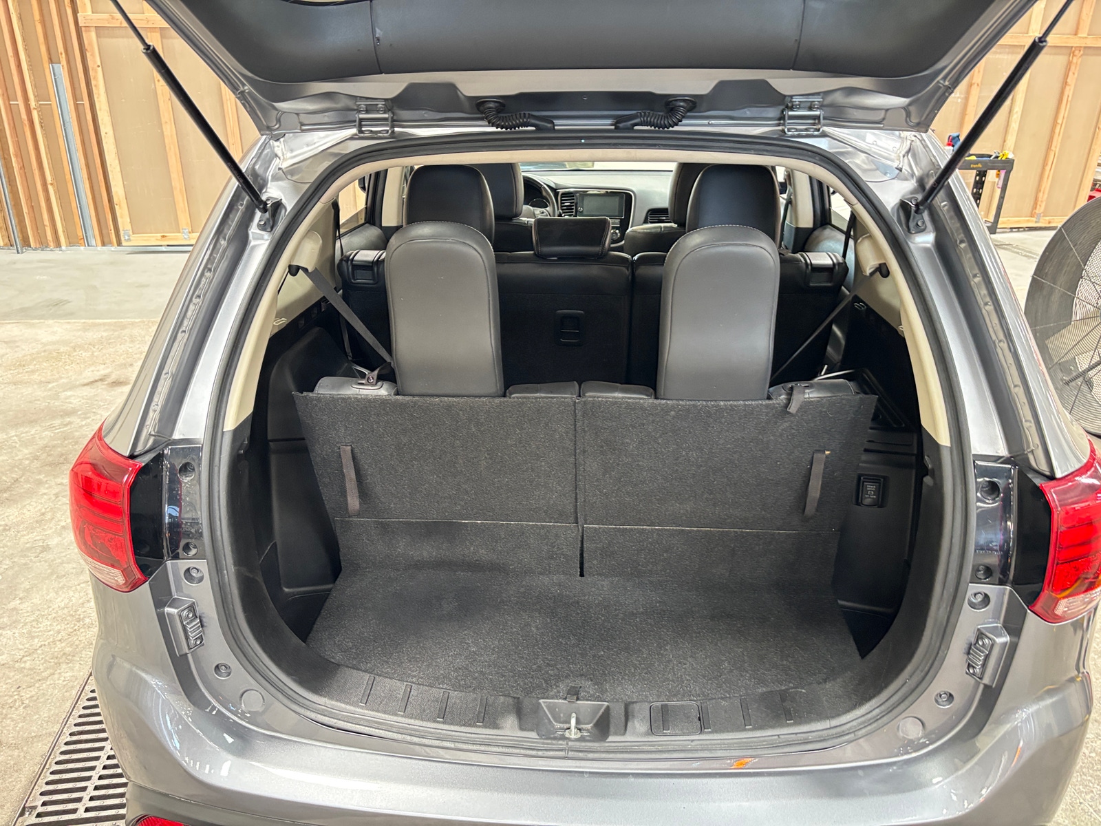Thumbnail: 2019 Mitsubishi Outlander - 7