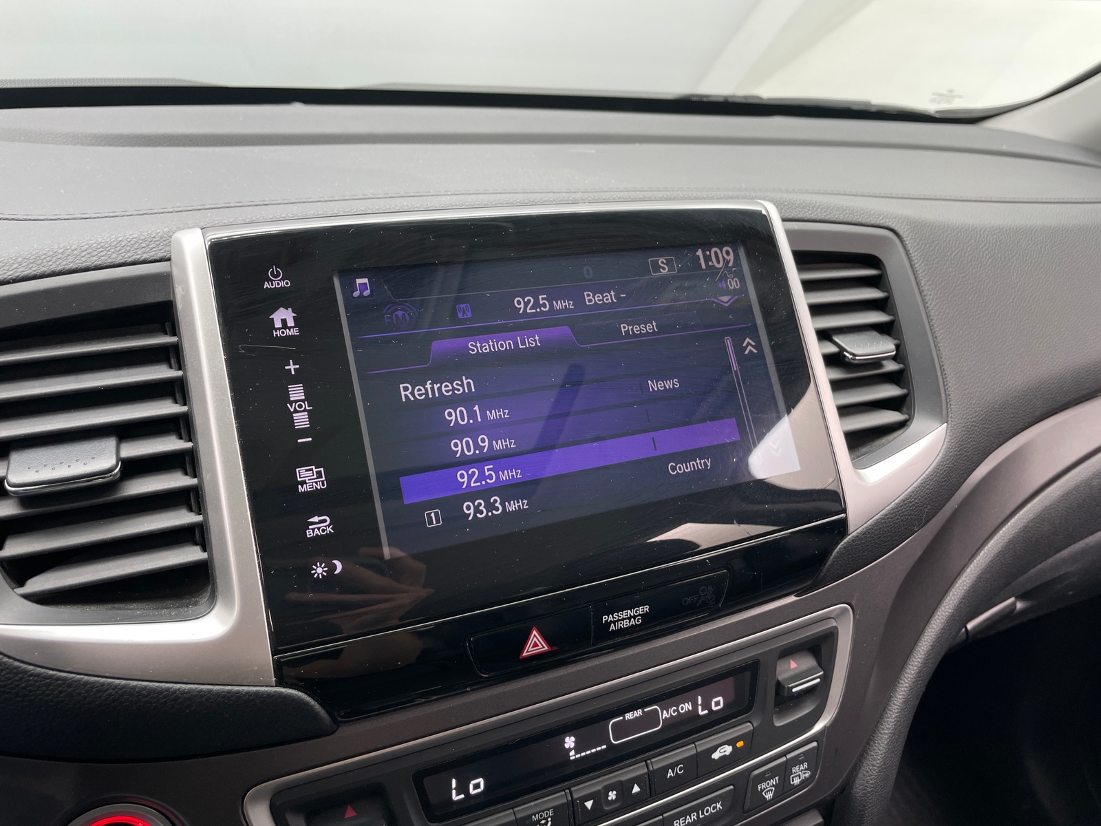 Thumbnail: 2017 Honda Pilot - 3