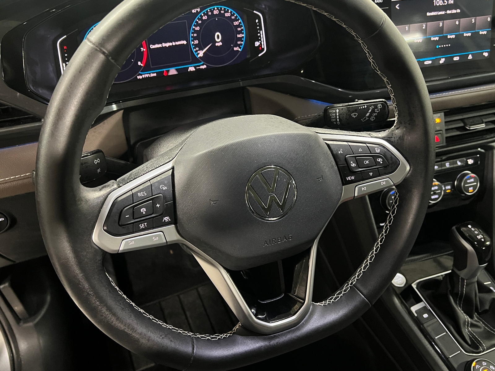 Thumbnail: 2023 Volkswagen Taos - 4