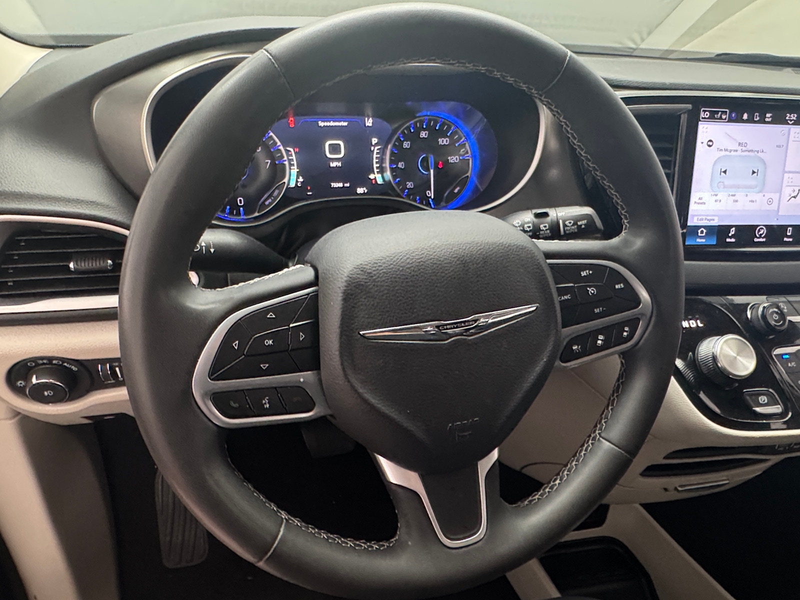 Thumbnail: 2023 Chrysler Pacifica - 4