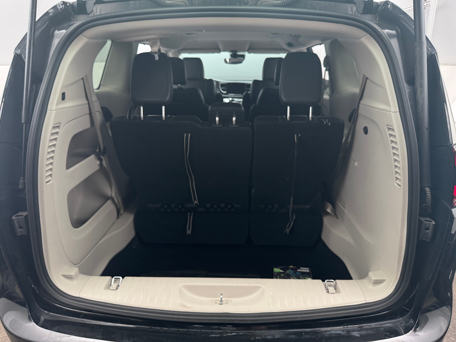 Thumbnail: 2023 Chrysler Pacifica - 6