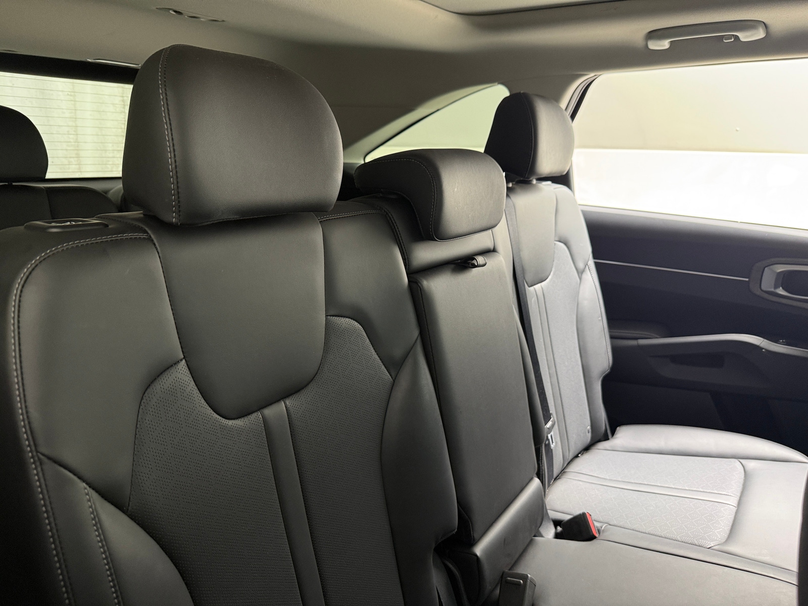 Thumbnail: 2023 Kia Sorento - 5