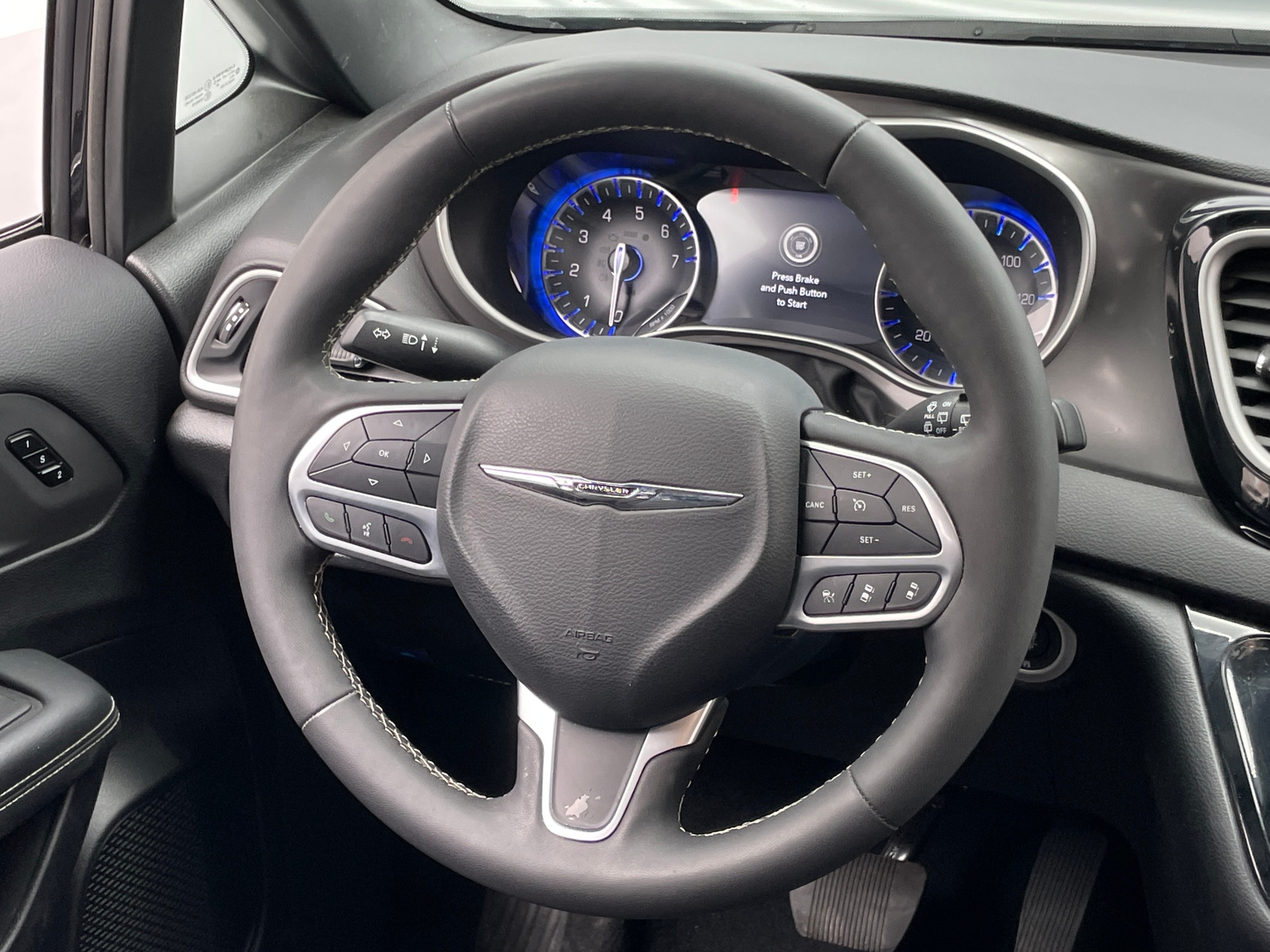 Thumbnail: 2025 Chrysler Pacifica - 4
