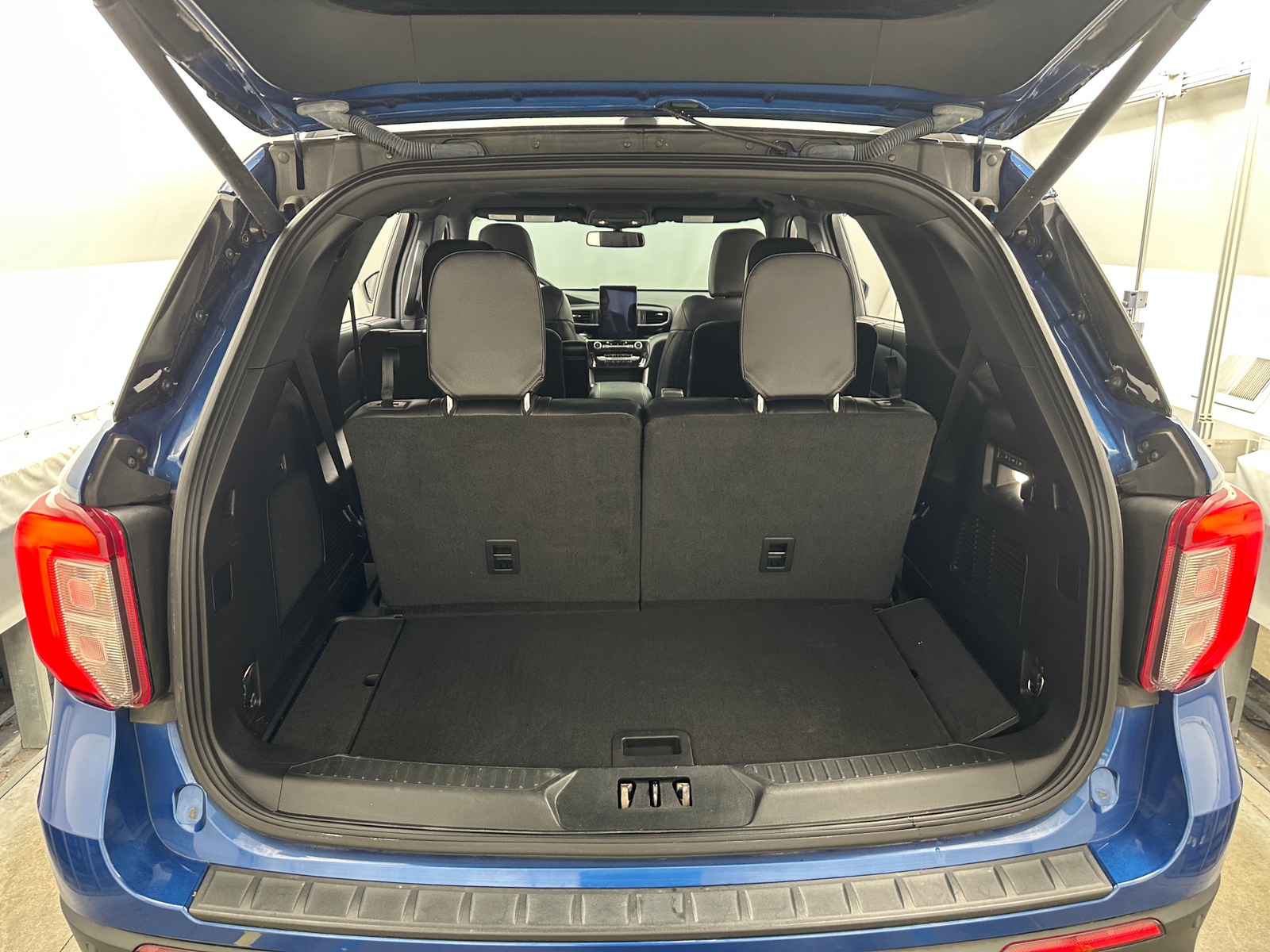 Thumbnail: 2021 Ford Explorer - 6