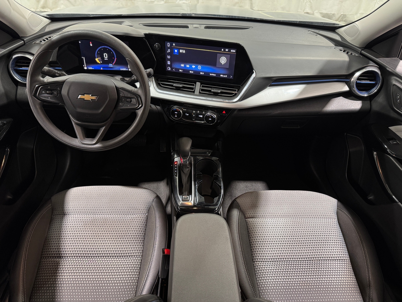Thumbnail: 2025 Chevrolet Trax - 3
