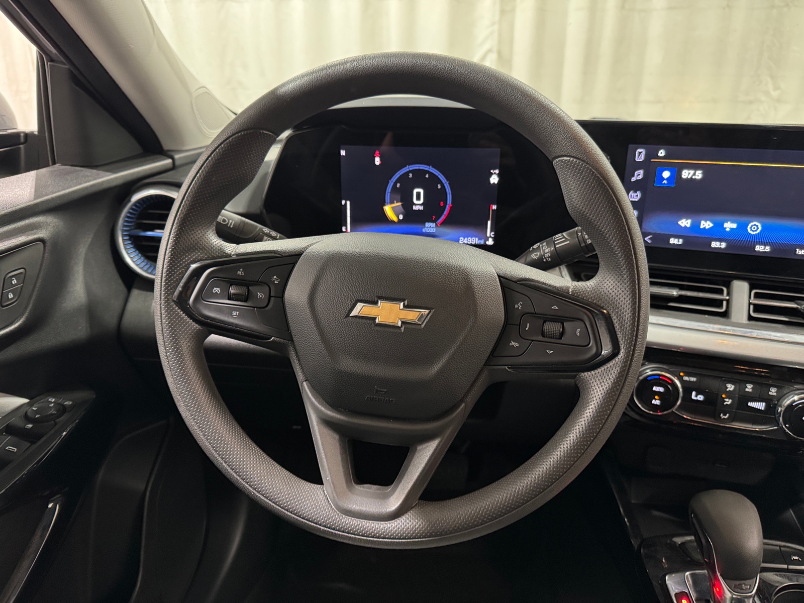 Thumbnail: 2025 Chevrolet Trax - 5