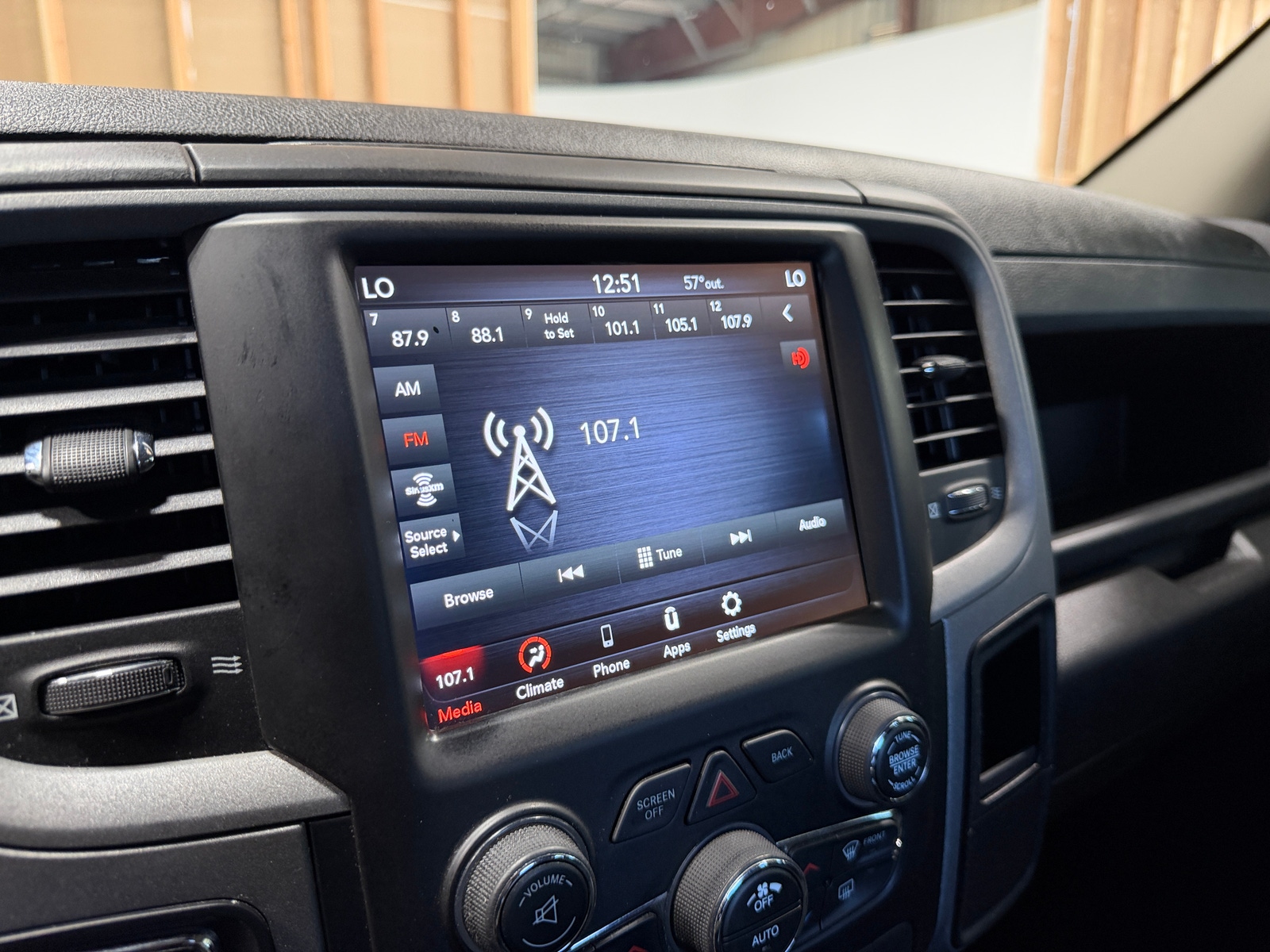 Thumbnail: 2021 RAM 1500 Classic - 4