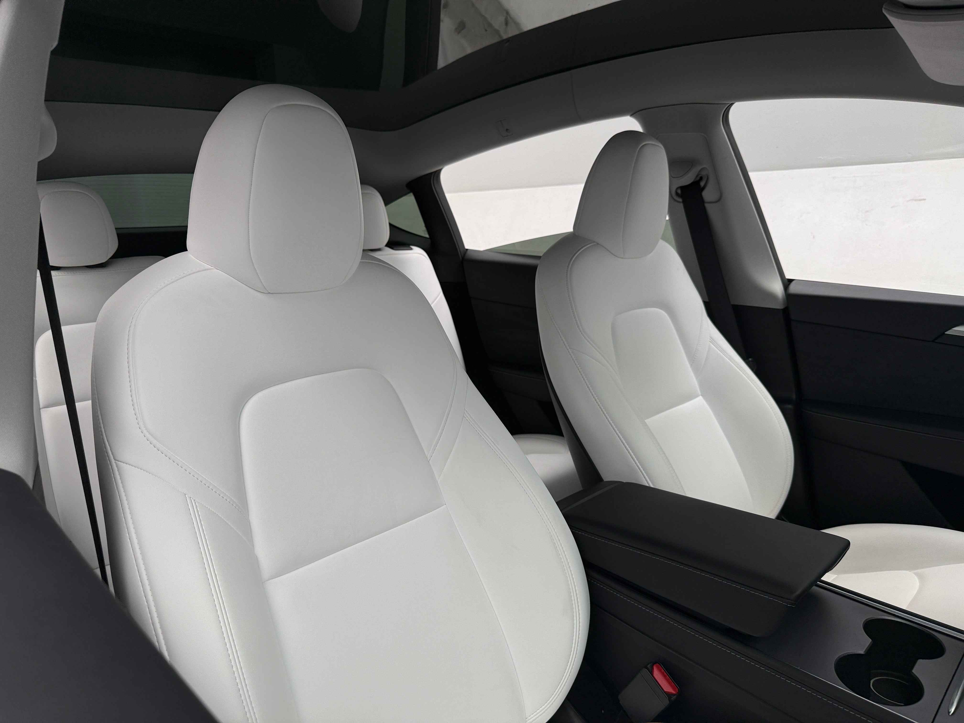 Used 2025 Tesla Model Y Performance with VIN 7SAYGDEF8SA370796 for sale in Oak Creek, WI