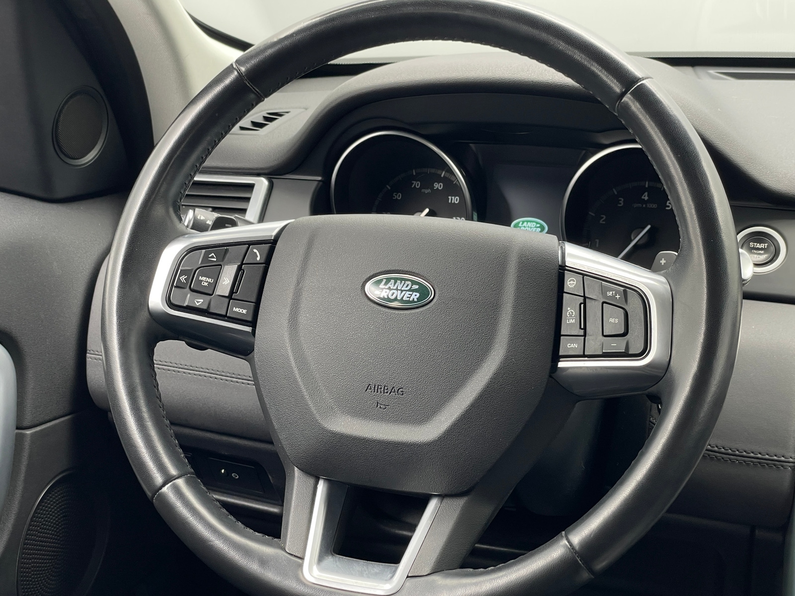 Thumbnail: 2019 Land Rover Discovery Sport - 4