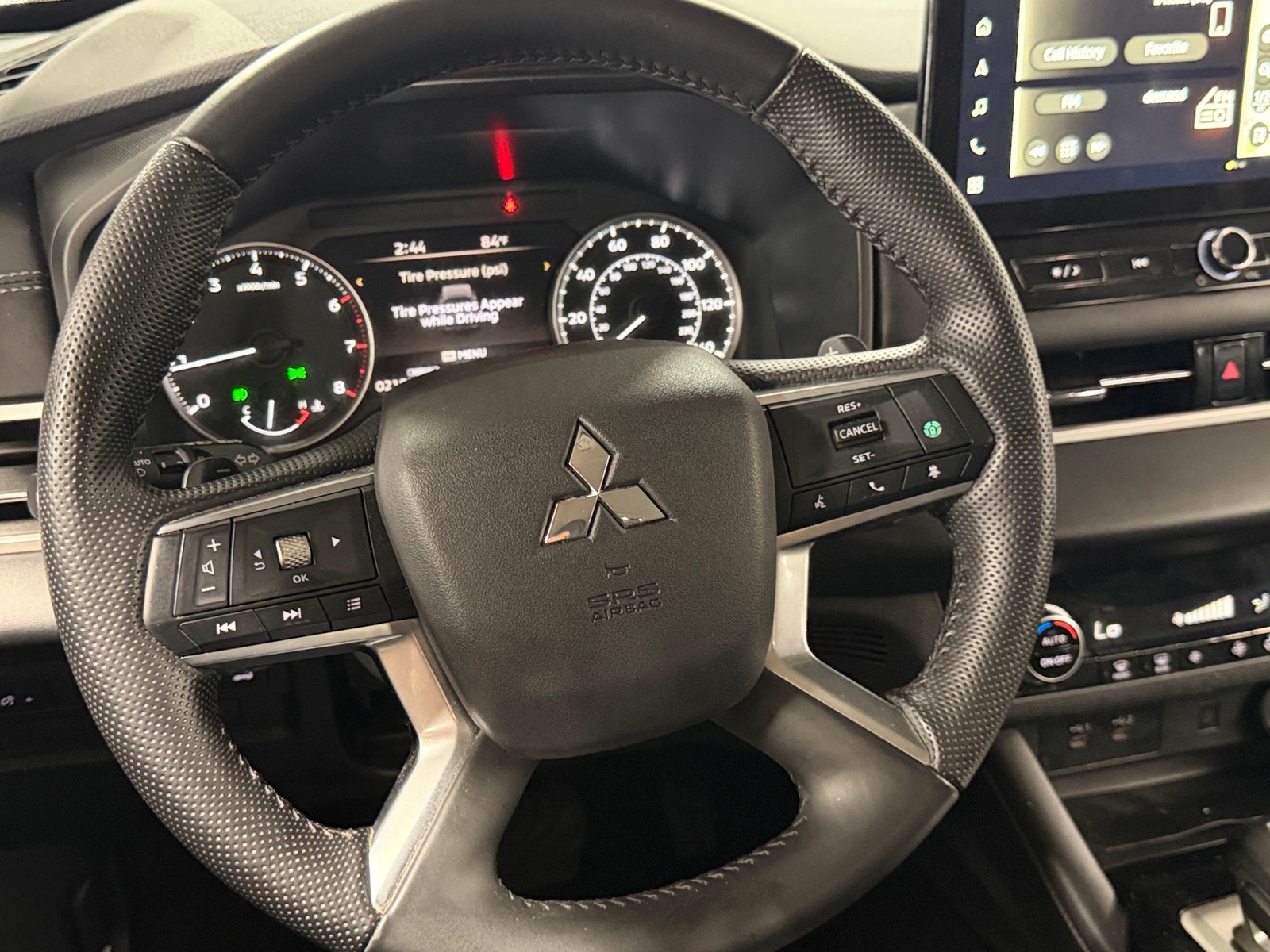 Thumbnail: 2025 Mitsubishi Outlander - 4